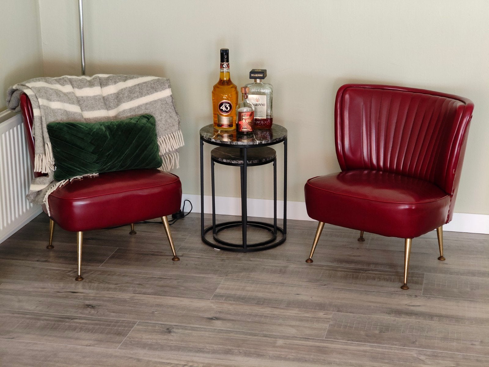 Twee bordeauxrode vintage cocktail stoelen - Artifort (?), Ophalen, Gebruikt, Leer, Twee
