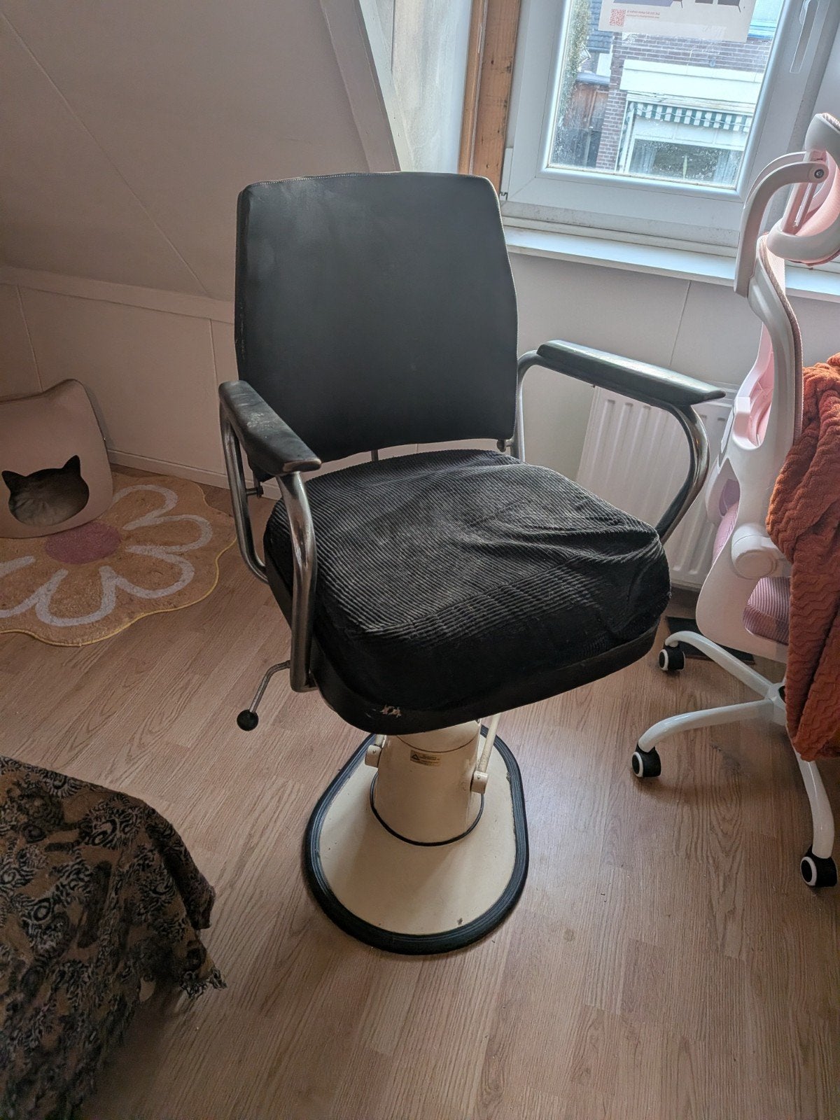 Vintage kappersstoel, Huis en Inrichting, Ophalen, Gebruikt, Eén