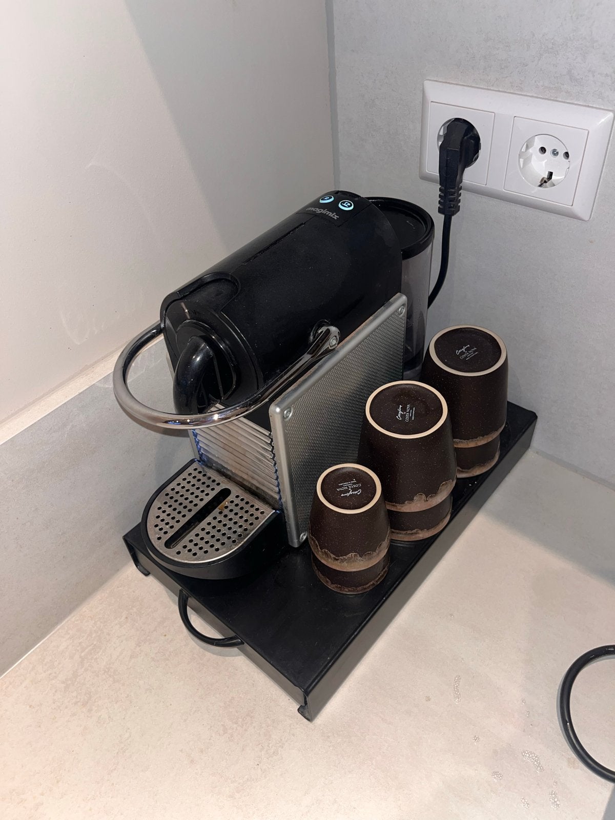 Magimix Nespresso apparaat met cup-opberglade, Ophalen, Gebruikt, Espresso apparaat, Koffiepads en cups