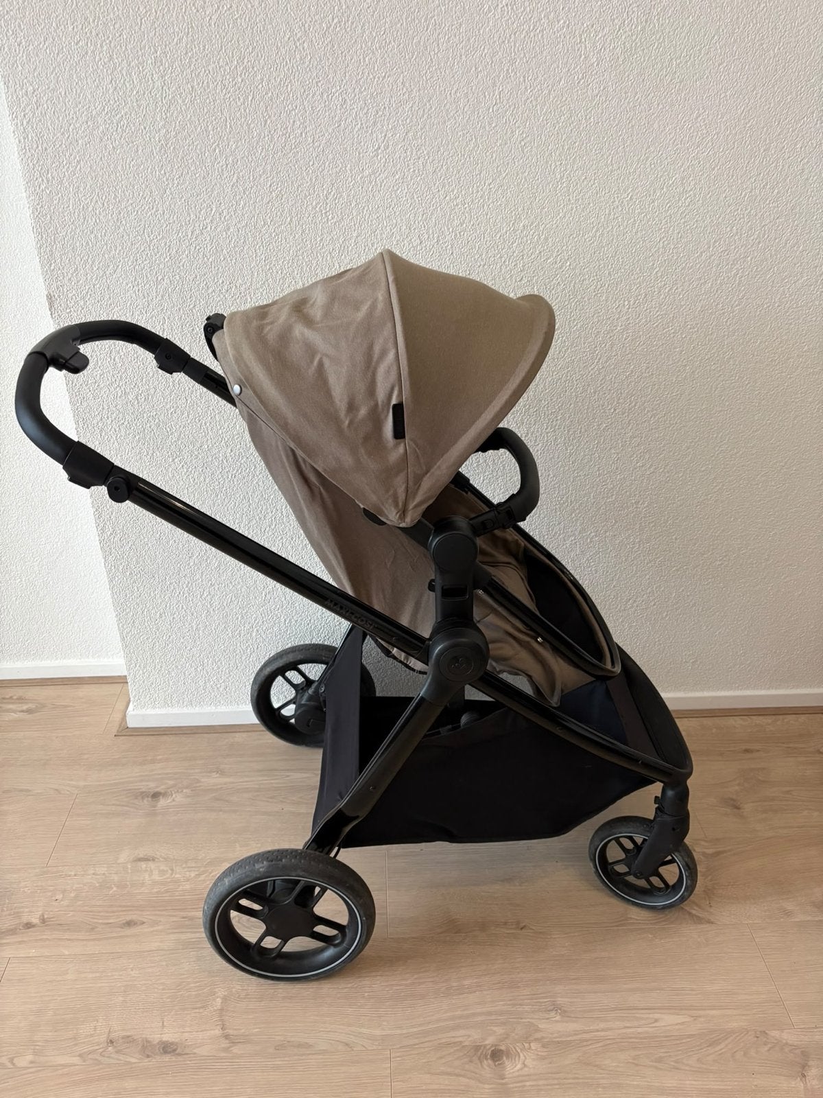Maxi-Cosi Zelia3 luxe twilic truffle Reiswieg en Voetenzak, Kinderen en Baby's, Ophalen, Zo goed als nieuw, Combiwagen, Met reiswieg