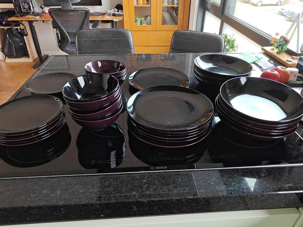 Servies set voor 6 personen - Zwart/Paars + reserve borden, Ophalen, Gebruikt, Keramiek, Effen