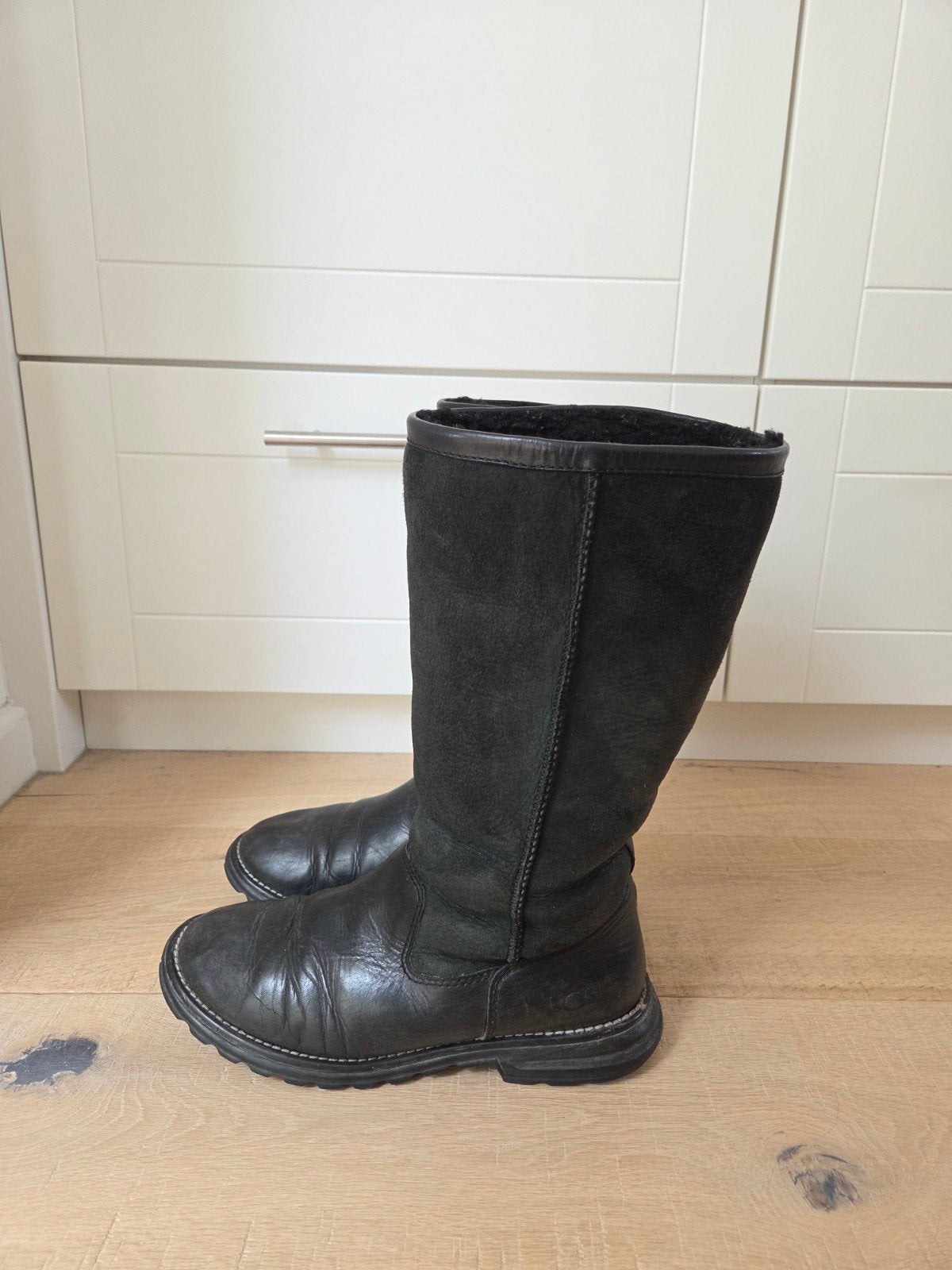 Comfortabele en warme zwarte Uggs laarzen size 39., Kleding | Dames, Schoenen, UGG, Zwart, Lage of Enkellaarzen, Ophalen of Verzenden