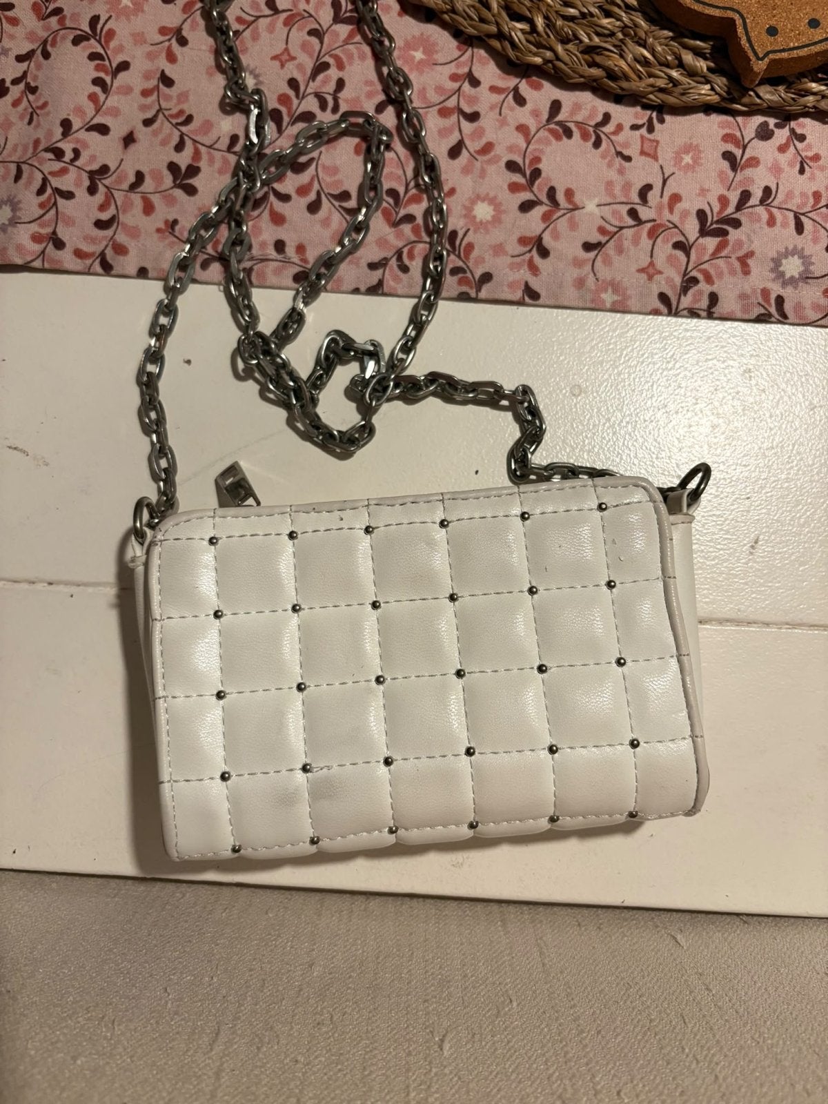 Witte gewatteerde schoudertas met studs, Ophalen, Gebruikt, Wit, Schoudertasje