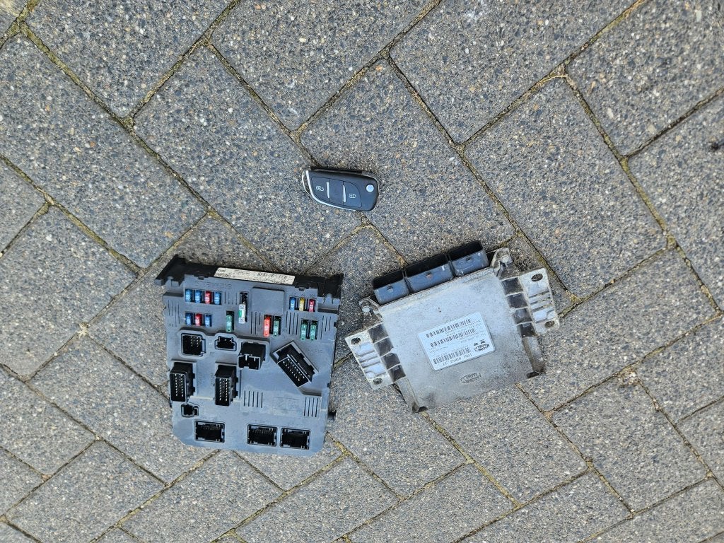 ECU /COMPUTER/ BSI PEUGEOT 206CC 2.0 16 V, Auto-onderdelen, Niet ingevuld, Niet ingevuld, Niet ingevuld, Peugeot