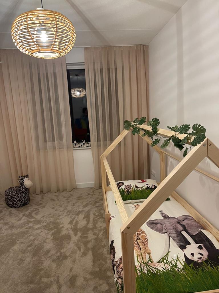 Houten huisbed voor kinderen - Petit Puk stijl, Ophalen, 85 tot 100 cm, Zo goed als nieuw, Matras
