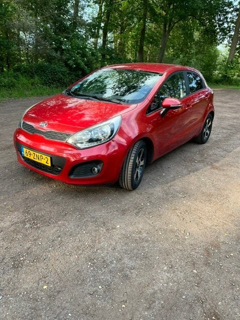 Kia Rio 1.2 I 5 DRS 2013 Rood, Auto's, Kia, Euro 5, 40 €/maand, 4 cilinders, Origineel Nederlands