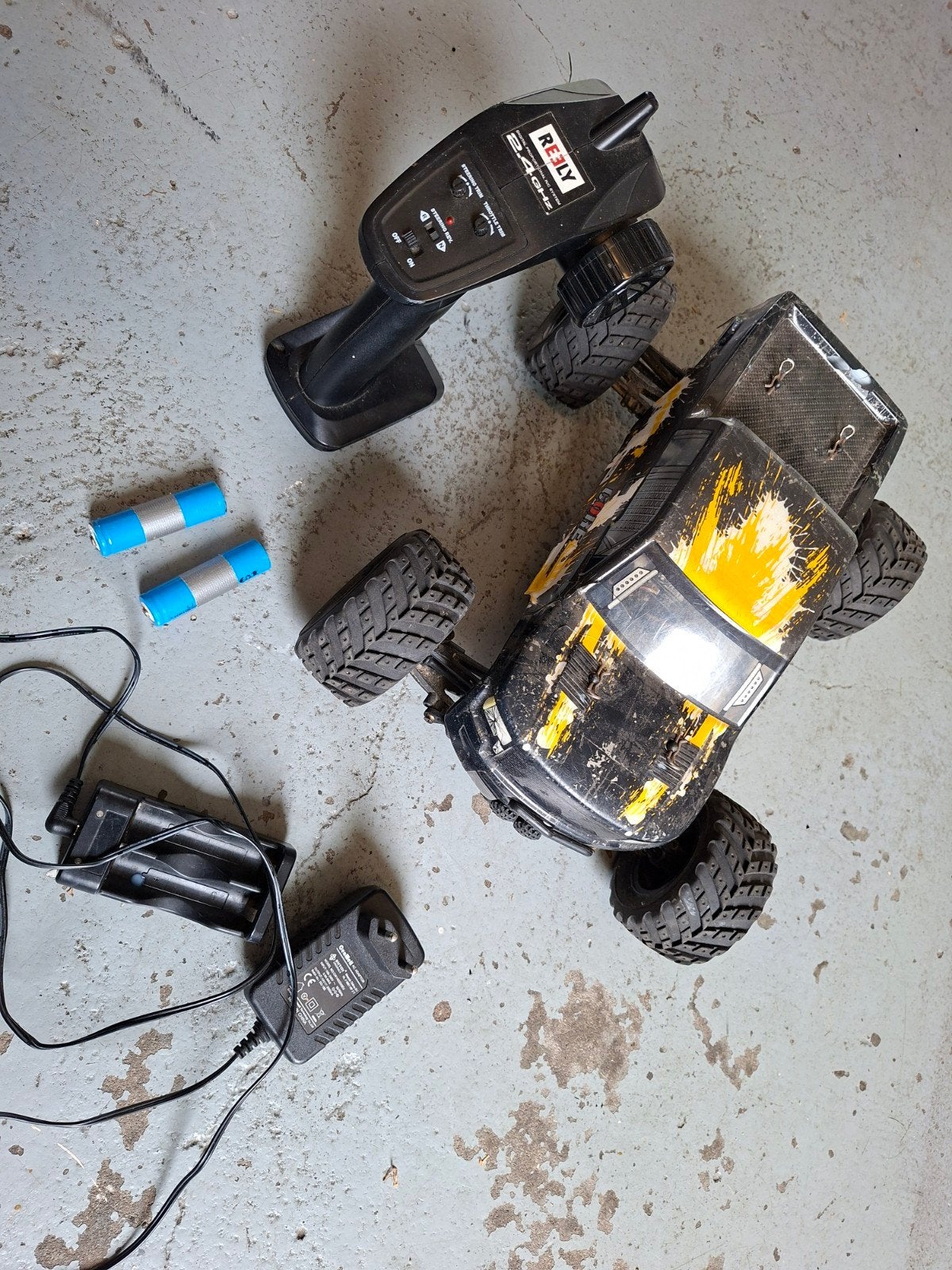 Reely afstandbestuurbare auto, Hobby en Vrije tijd, Ophalen of Verzenden, Gebruikt, Overige schalen, Auto offroad