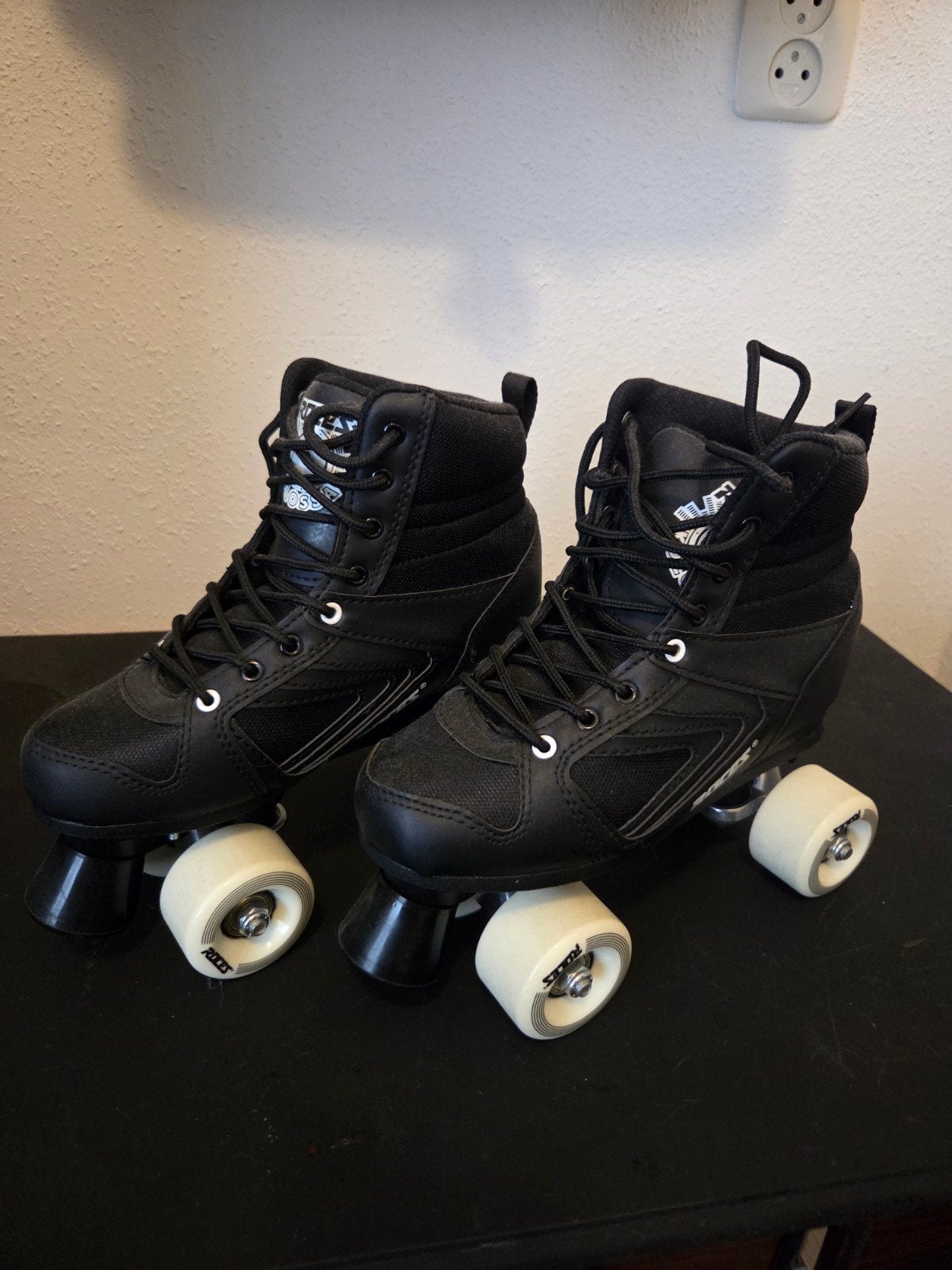 Roces Kolossal Rolschaatsen - Vintage Look .maat 37, Ophalen of Verzenden