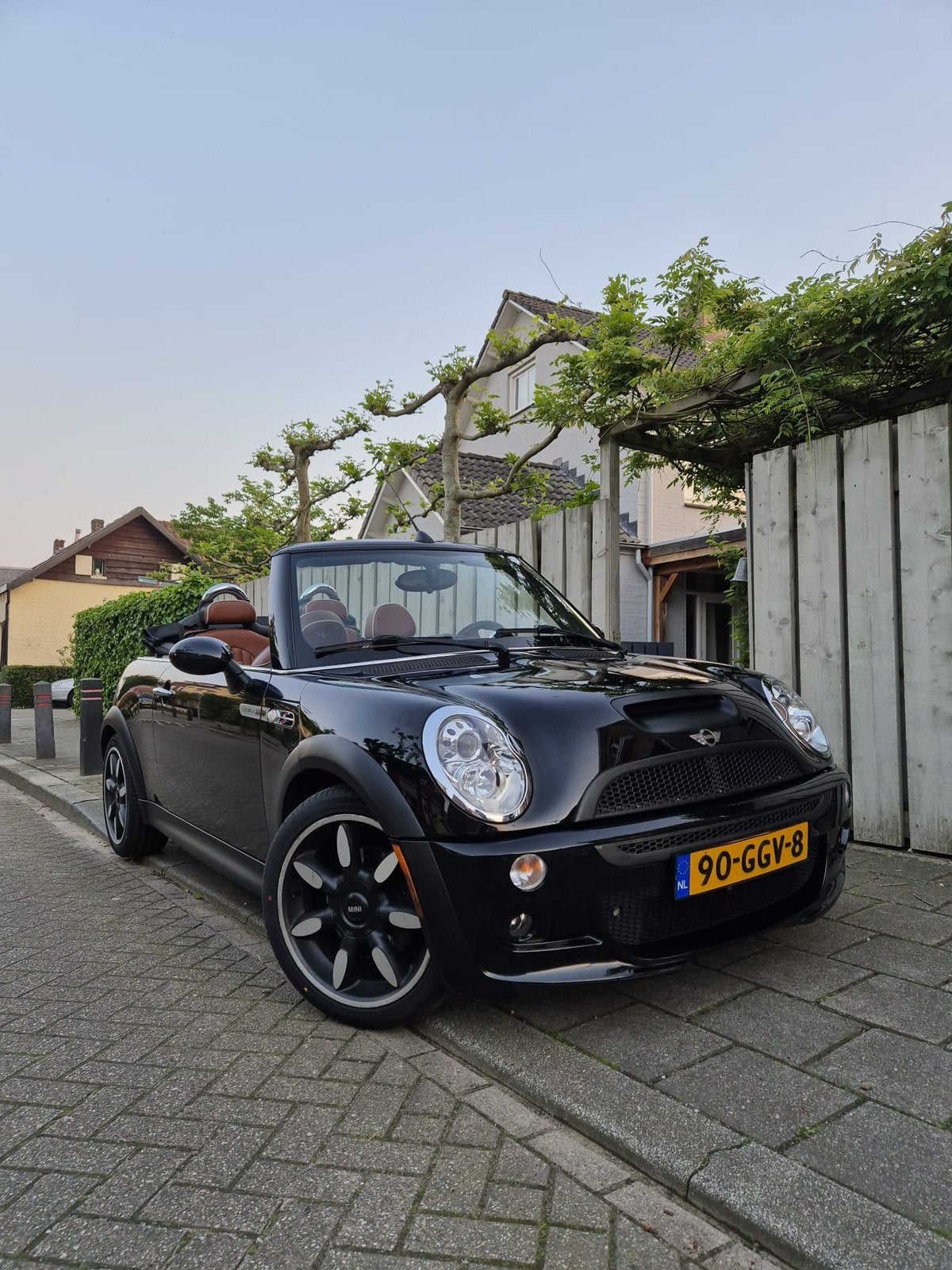 Mini 1.6 16V Cooper S Cabrio 2008 Zwart, Auto's, Mini, Voorwielaandrijving, 4 cilinders, Cabriolet, 4 stoelen