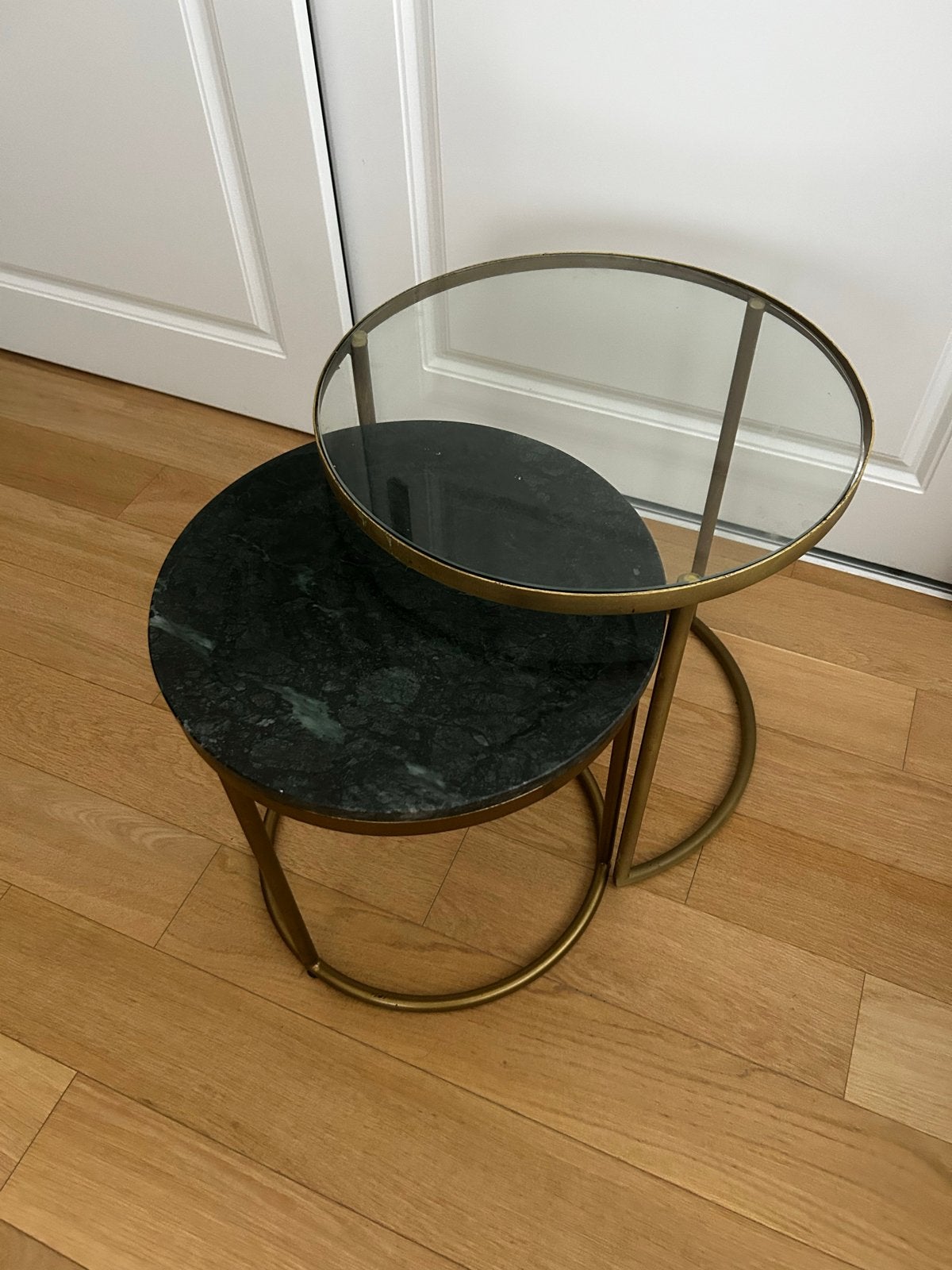 Set van 2: Marmeren en Glazen Bijzettafels, Minder dan 55 cm, Gebruikt, Rond, Glas