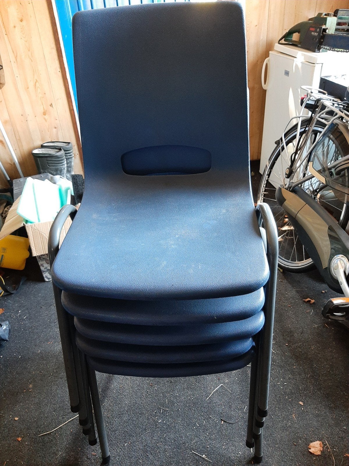 Blauw kunstof stoelen met metalen onderstel, Ophalen, Blauw, Metaal