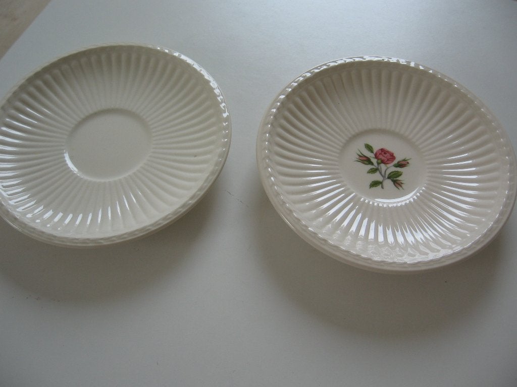 2 Wedgwood schoteltjes samen €12,50 12,5 cm diamete Rozalind, Ophalen of Verzenden