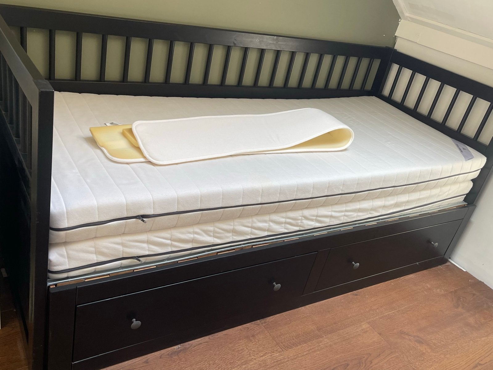 IKEA Hemnes Bed 160 cm met 2 matrassen en wig, Ophalen, Gebruikt, Zwart, Tweepersoons