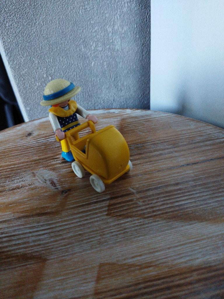 Playmobil meisje met poppenwagen, Ophalen of Verzenden, Zo goed als nieuw, Los playmobil