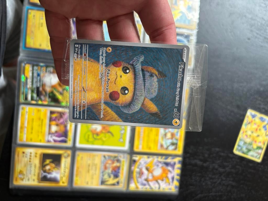 Pikachu promo sealed, Ophalen of Verzenden, Zo goed als nieuw, Meerdere kaarten, Foil