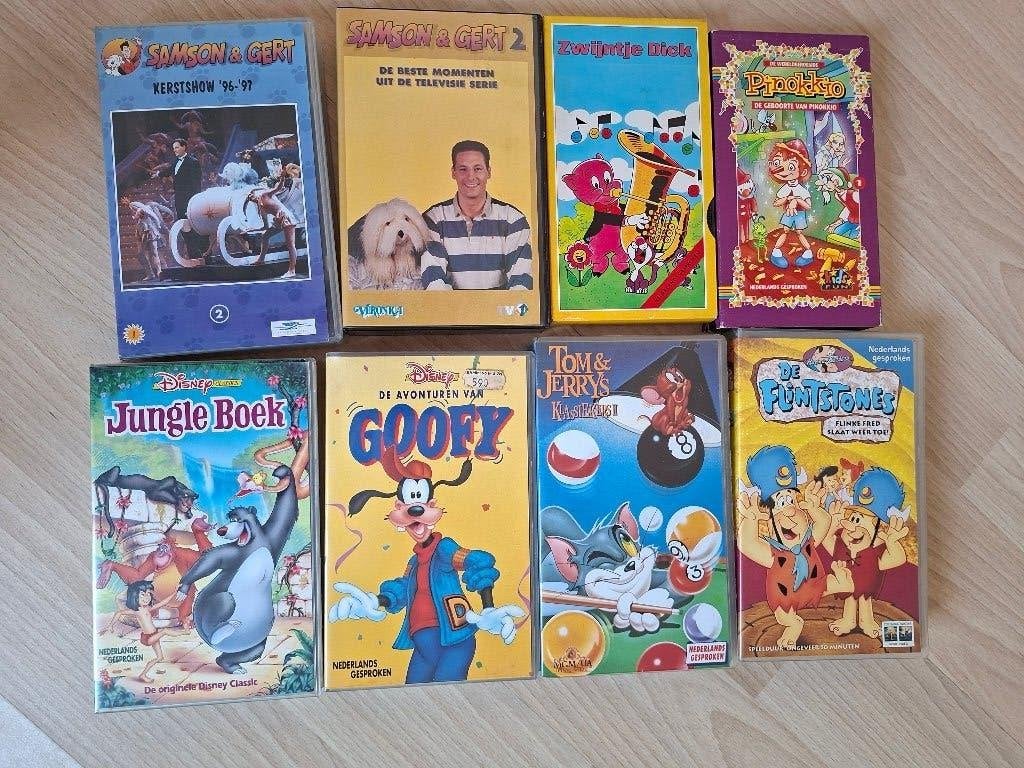 Pakket: 16x VHS Videobanden (Disney/Studio 100) + Plop DVD, Alle leeftijden, Ophalen, Gebruikt