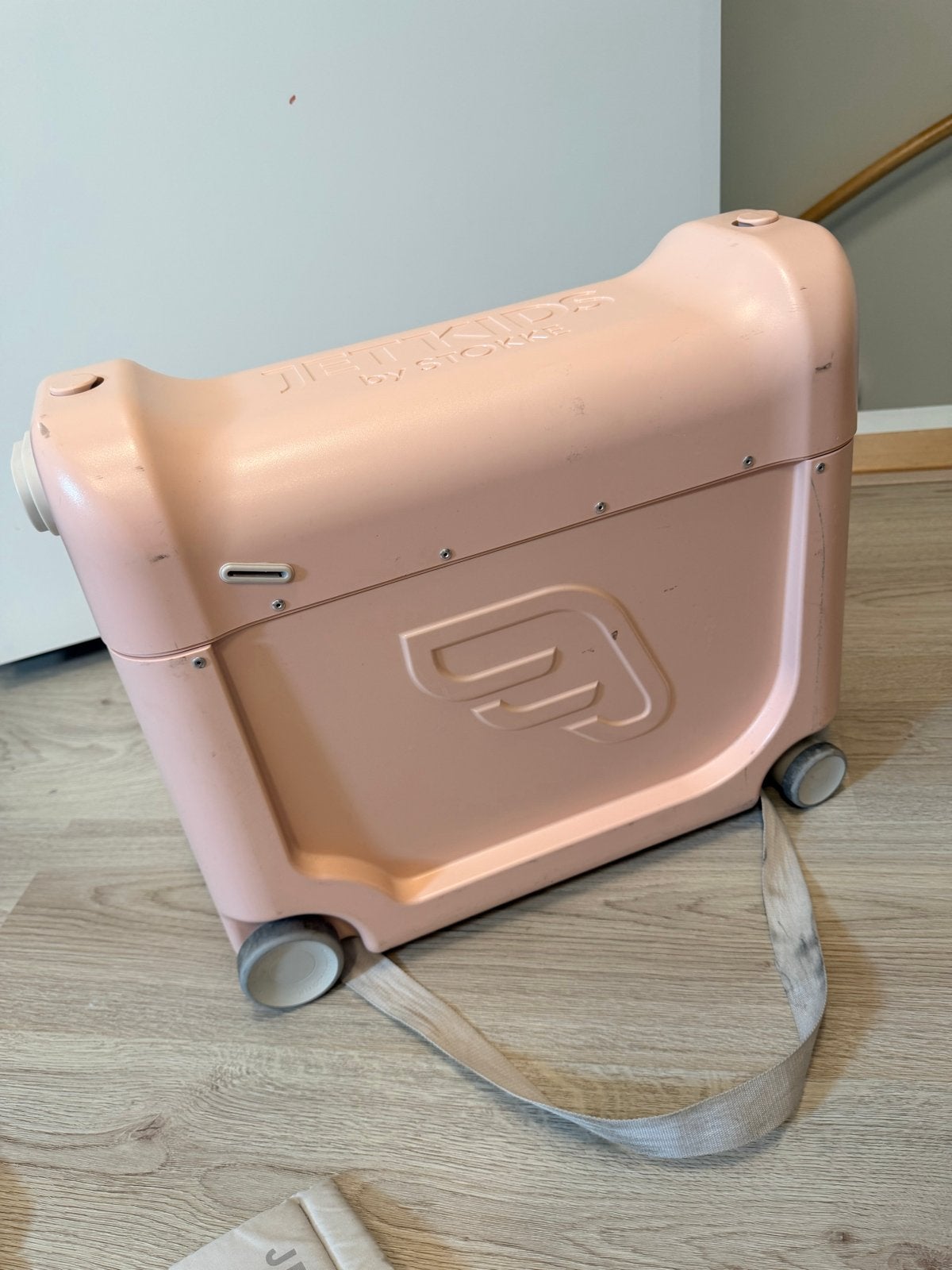 Jetkids by Stokke BedBox - Roze kinder reiskoffer, Ophalen, Gebruikt