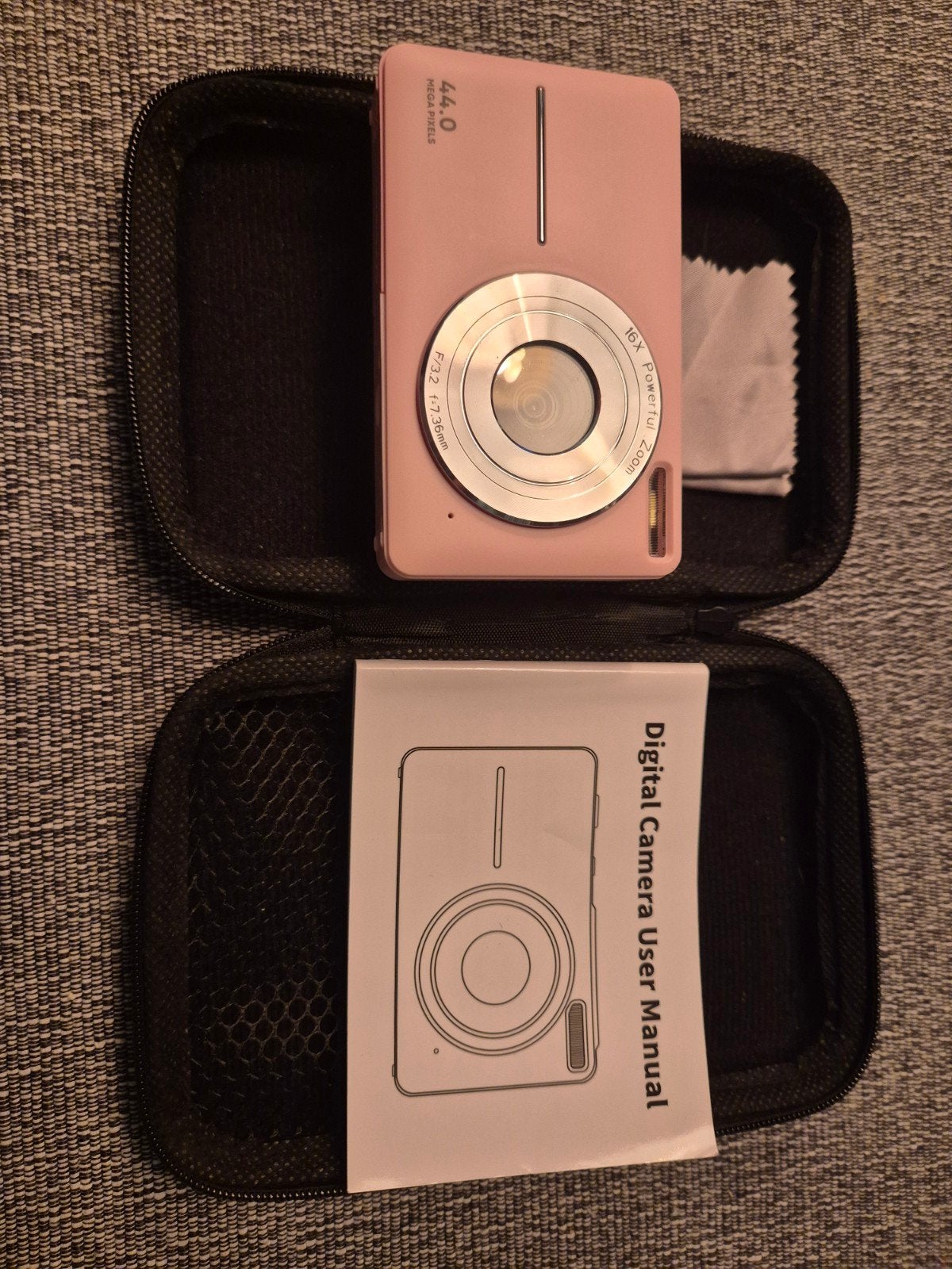 Roze digitale camera, Ophalen of Verzenden, Zo goed als nieuw, 44 megapixels, Overige Merken