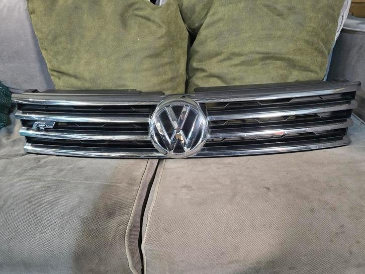 Grille VW Touareg 7P R-line facelift 2014-2017, Gebruikt, Wolfsburg, Ophalen of Verzenden, Sidali047@hotmail.com