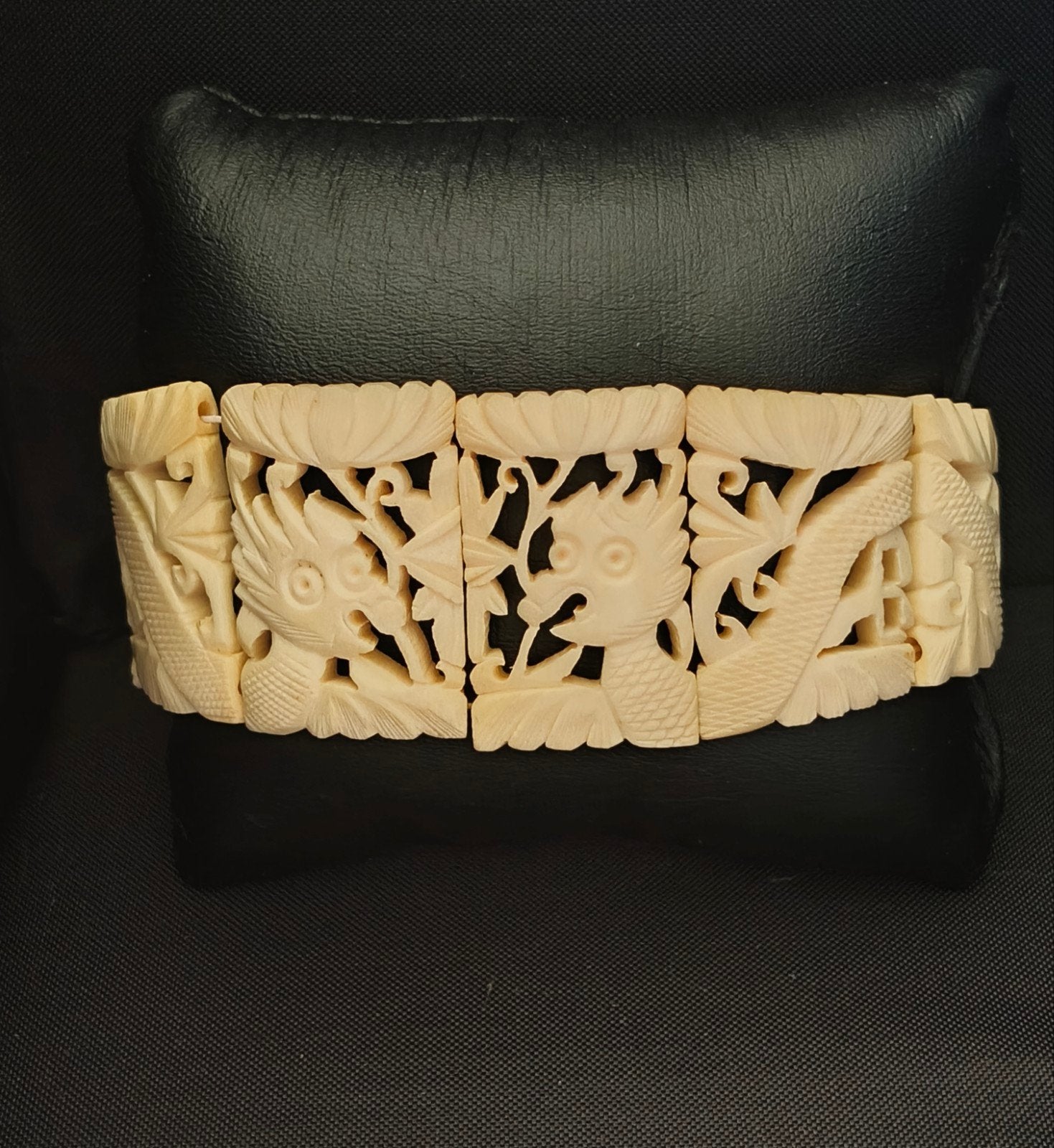 Vintage gesneden been armband met drakenmotief, Sieraden, Tassen en Uiterlijk, Armbanden, Ophalen of Verzenden, Gebruikt, Overige materialen