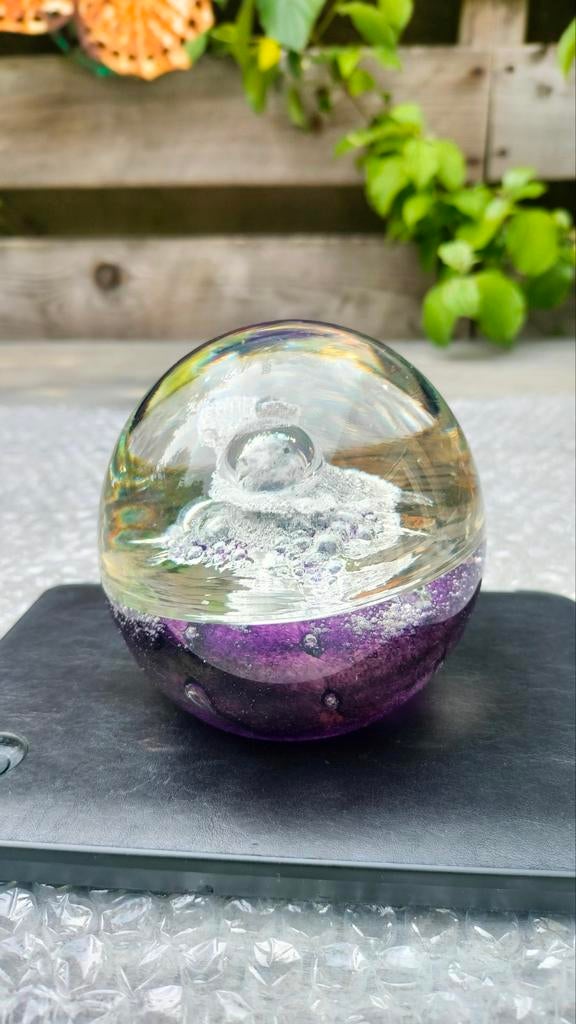 Glazen presse papier  paars met bubbels - decoratie, Ophalen of Verzenden