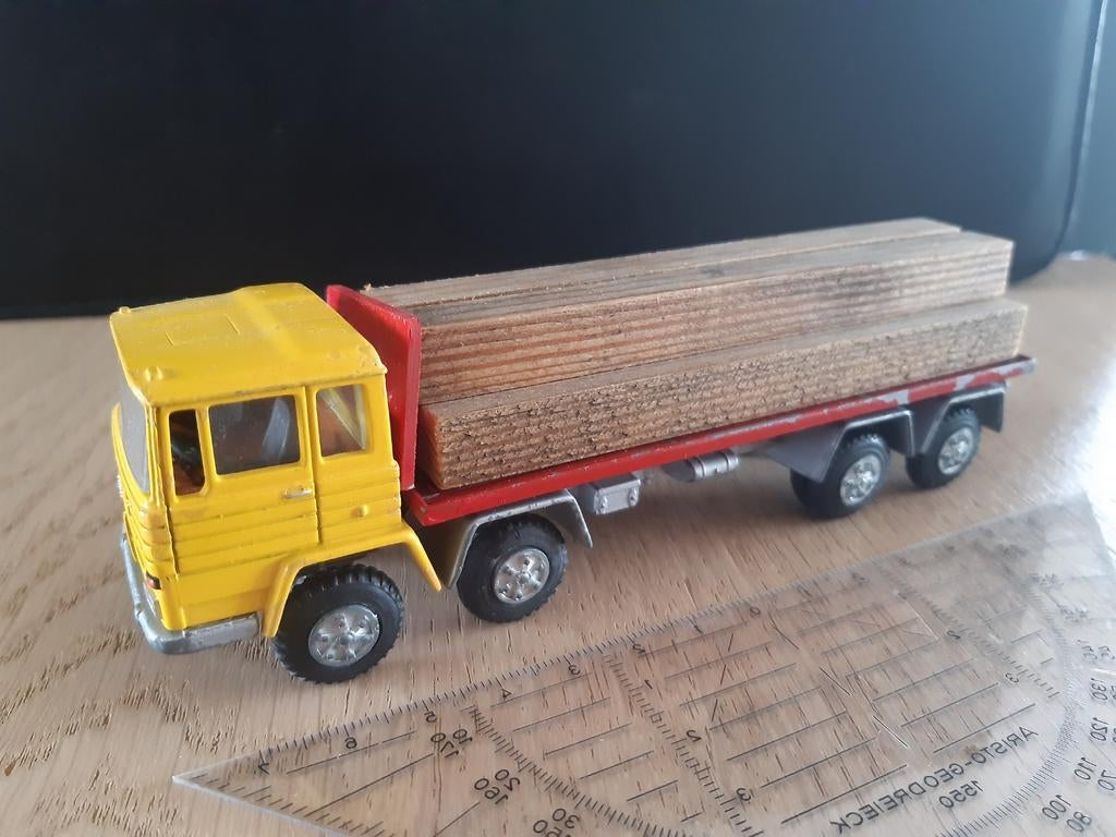 Mira Truck Pegaso oplegger Spanje 1:64, Hobby en Vrije tijd, Modelauto's | Overige schalen, Gebruikt, Bus of Vrachtwagen, Ophalen of Verzenden
