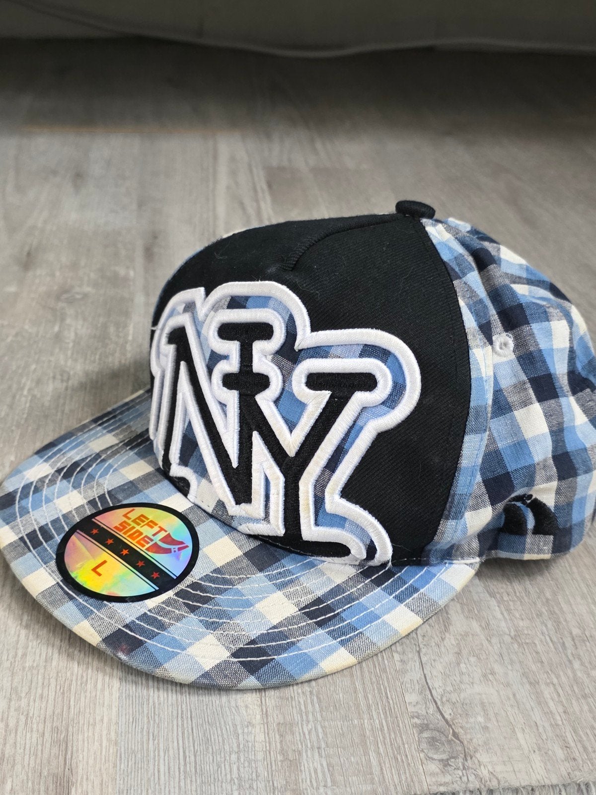 Left Side NY Snapback Cap – Blauw/Wit Geruit – Maat L, Ophalen, Zo goed als nieuw