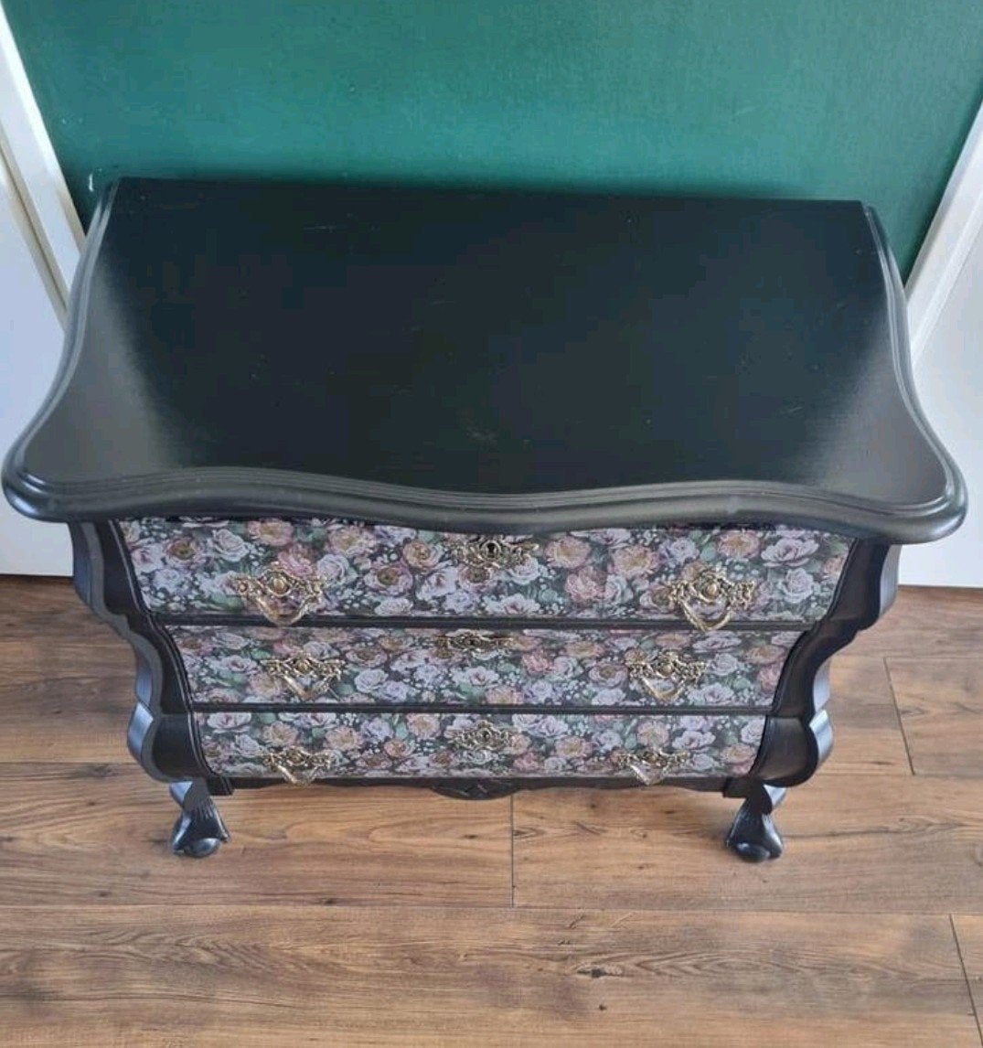 Buikkastje met bloemenprint, Ophalen