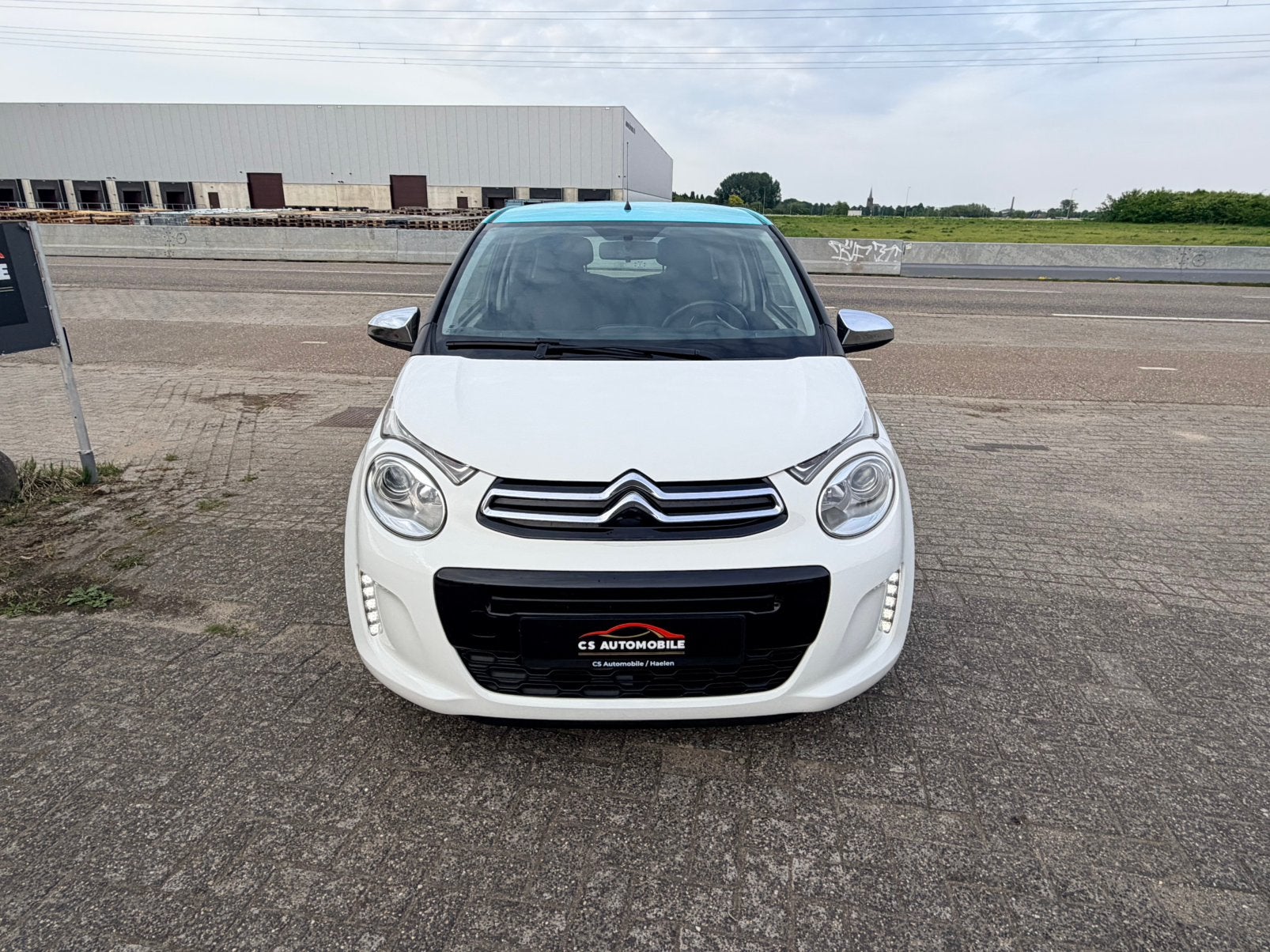 Citroën C1 1.2 PureTech Shine 82PK 2016 Dealer onderhouden, Voorwielaandrijving, Dealer onderhouden, Stof, 1199 cc