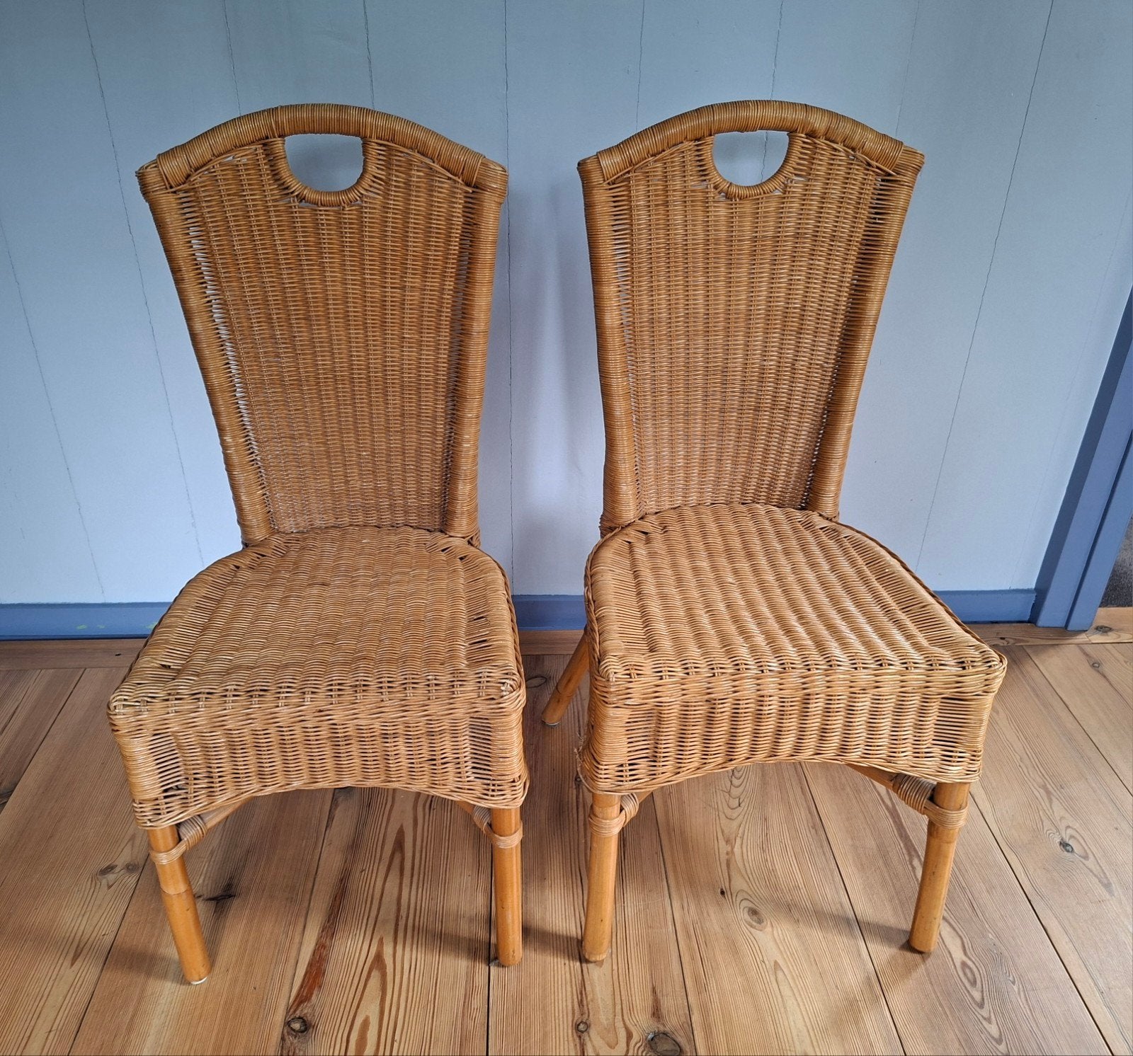 2 Vintage rieten eetkamerstoelen., Ophalen, Twee, Bruin, Riet of Rotan