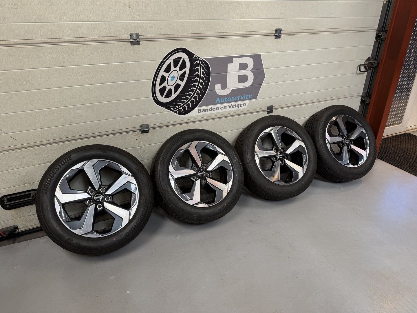 NIEUW! 18inch Originele Nissan Qashqai Velgen A-Merk Banden!, Auto-onderdelen, Banden en Velgen, Gebruikt, -, -, Banden en Velgen
