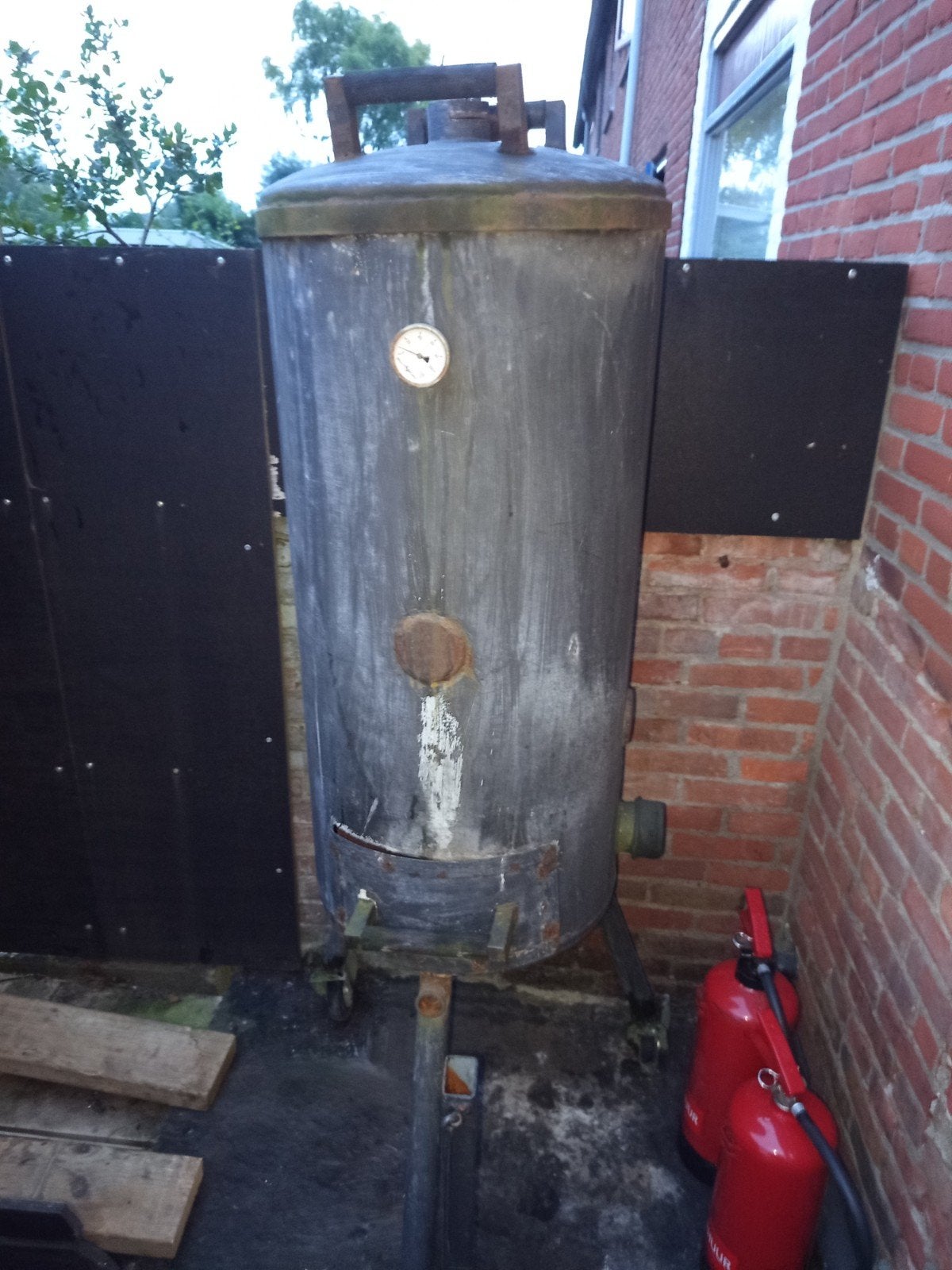 Robuuste Houtskool BBQ Smoker - Ideaal voor buiten koken, Gebruikt, Houtskool, Ophalen of Verzenden, Vrijstaand