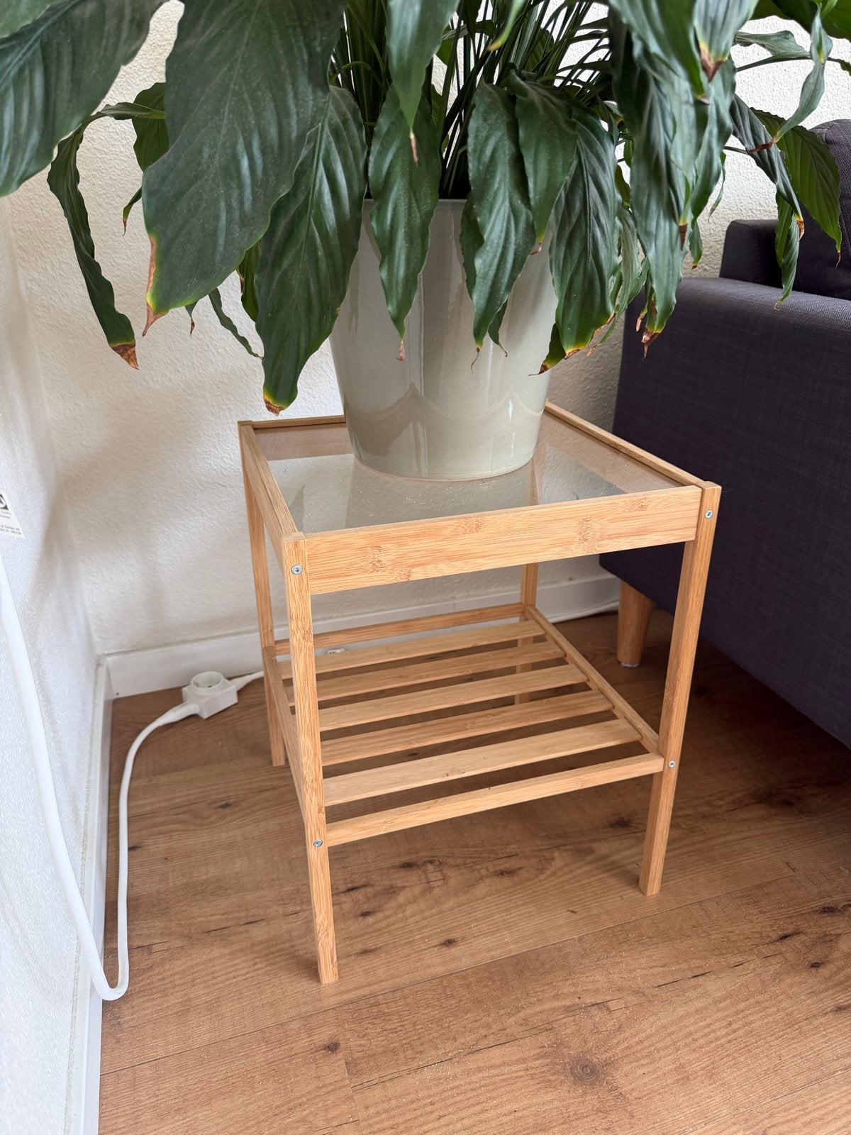 Ikea bijzettafel met glazen blad, Minder dan 55 cm, Vierkant, Zo goed als nieuw, Hout