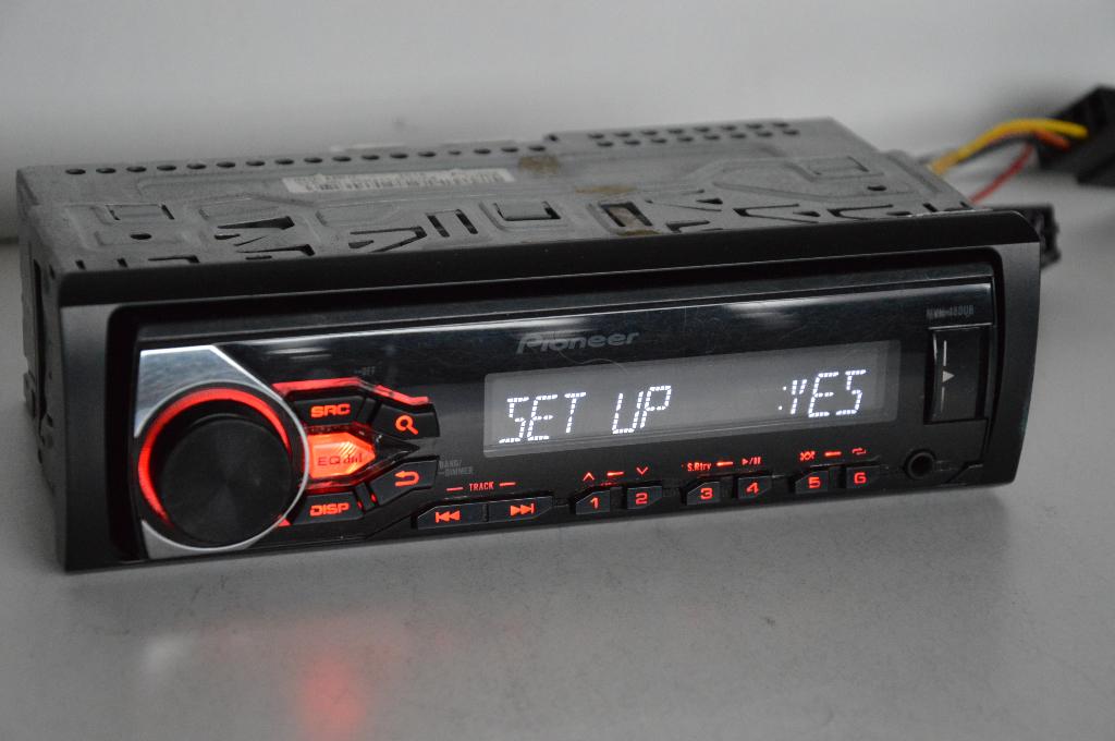 PIONEER  MVH-180UB  MP3  AUX  USB, Ophalen of Verzenden, Zo goed als nieuw