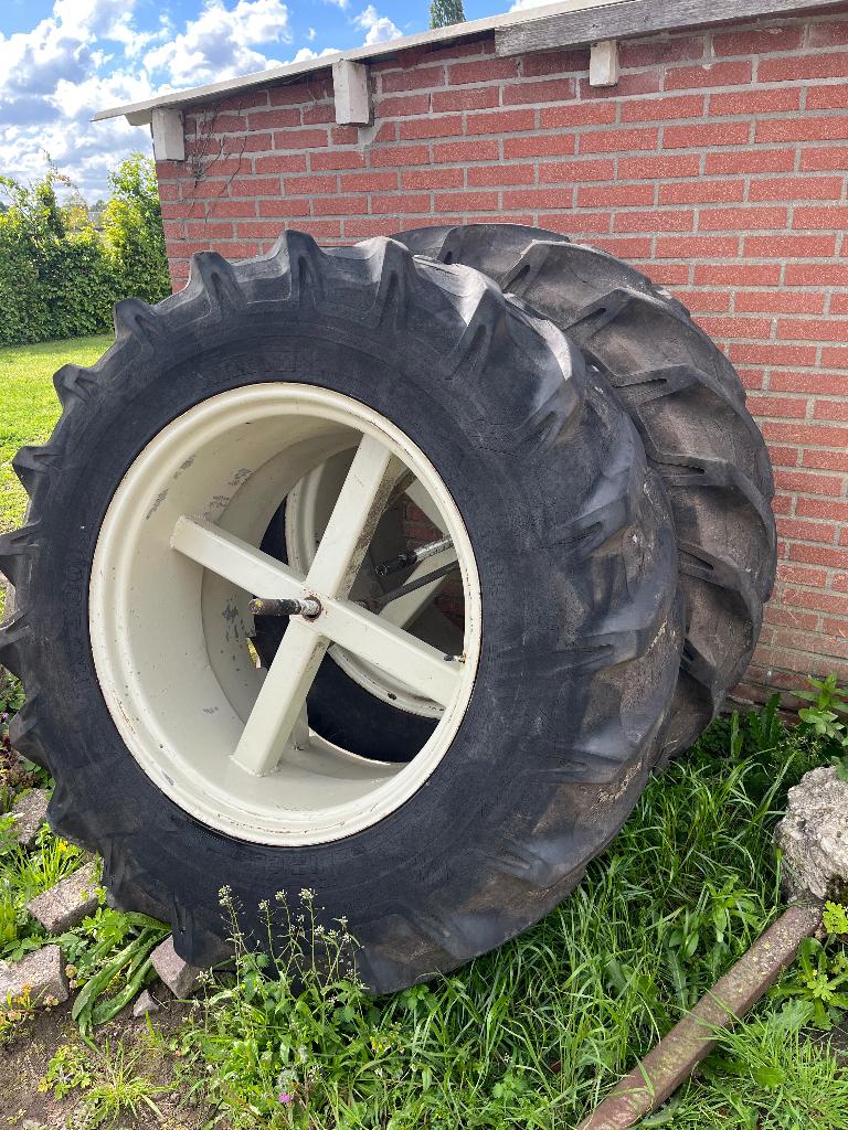 Dubbelluchtwielen 34”, Zakelijke goederen, Agrarisch | Onderdelen | Banden, Velgen en Assen, Ophalen