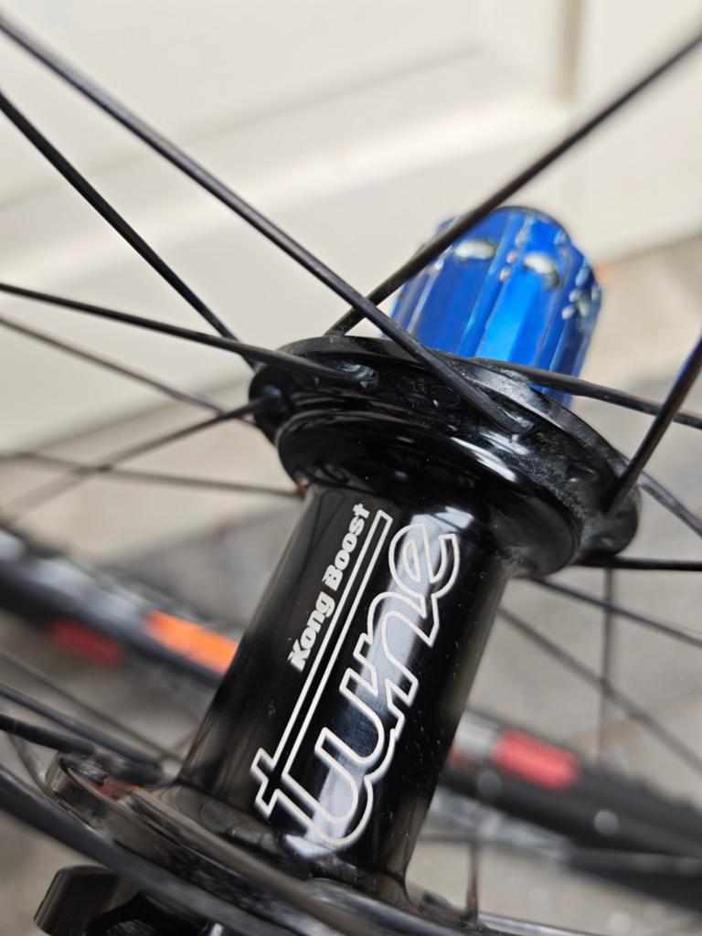 Mtb 29 wielset met Tune Boost naven Shimano body, Gebruikt, Ophalen of Verzenden, Aluminium, Mountainbike