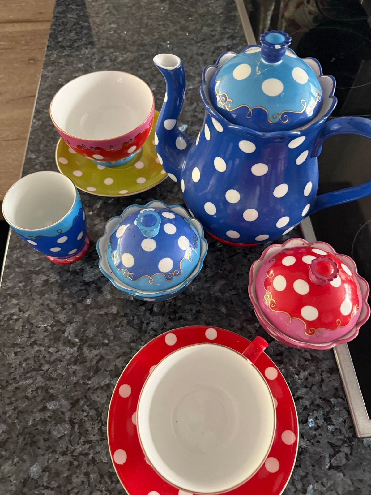 Vrolijk servies met stippen- theepot, kopjes, suikerpot, Ophalen, Oilily, Overige merken, Oilily