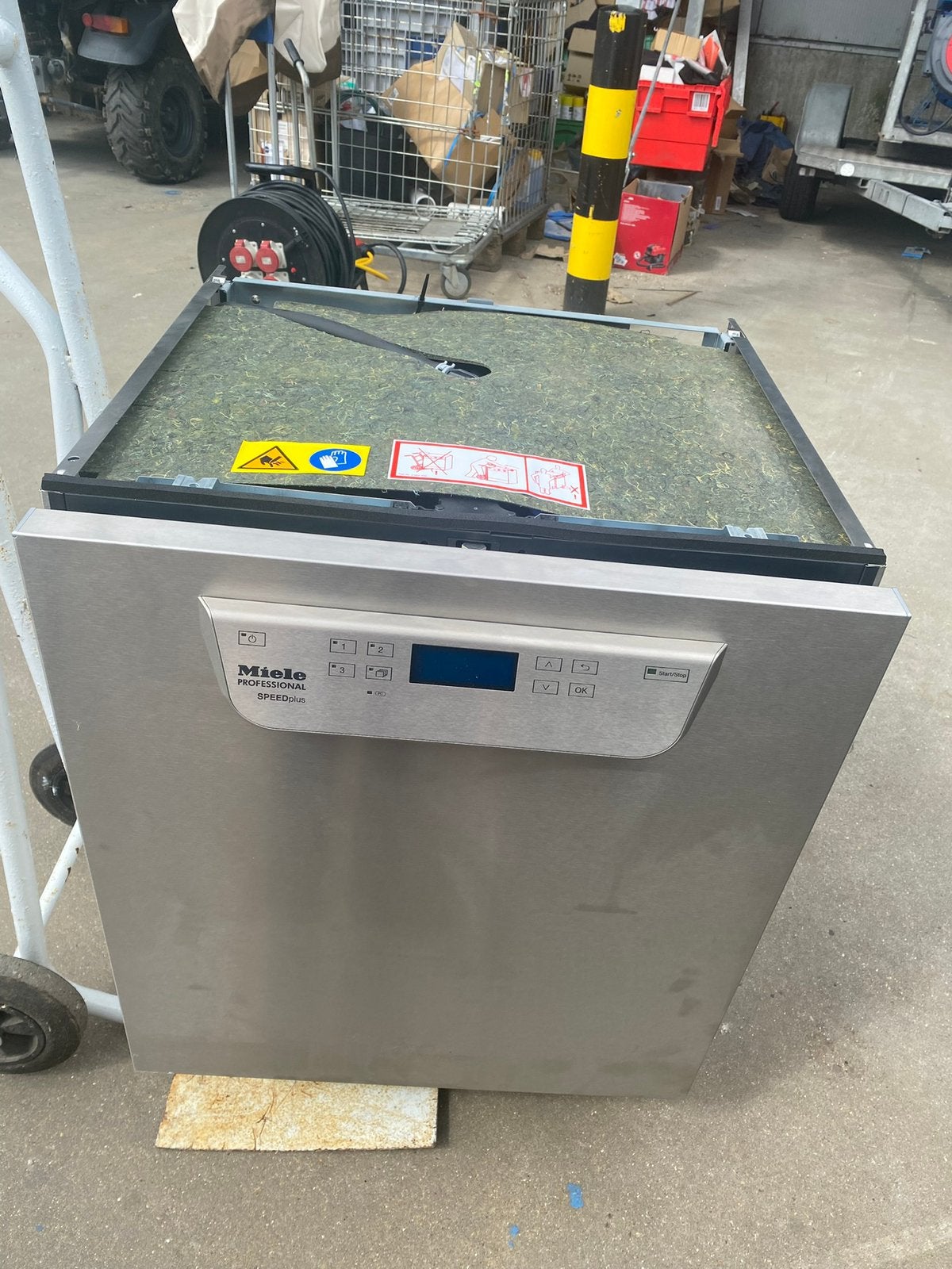 Vaatwasser MIELE – PG 8056, Ophalen, Zo goed als nieuw, 60 cm of meer, Minder dan 85 cm