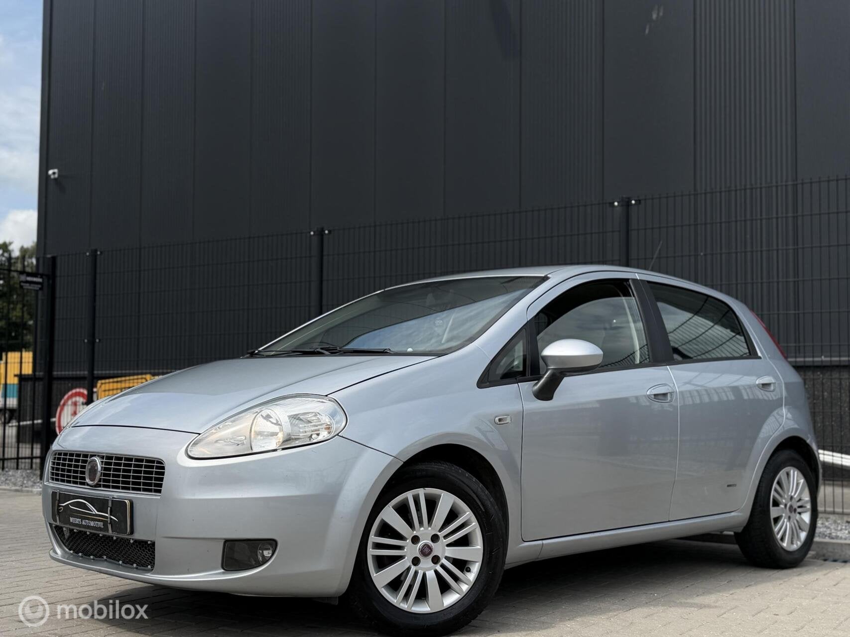 Fiat Grande Punto 1.4 Dynamic |CRUISE|NAP|NWE DISTRIBUTIE, Voorwielaandrijving, Stof, Zwart, 4 cilinders