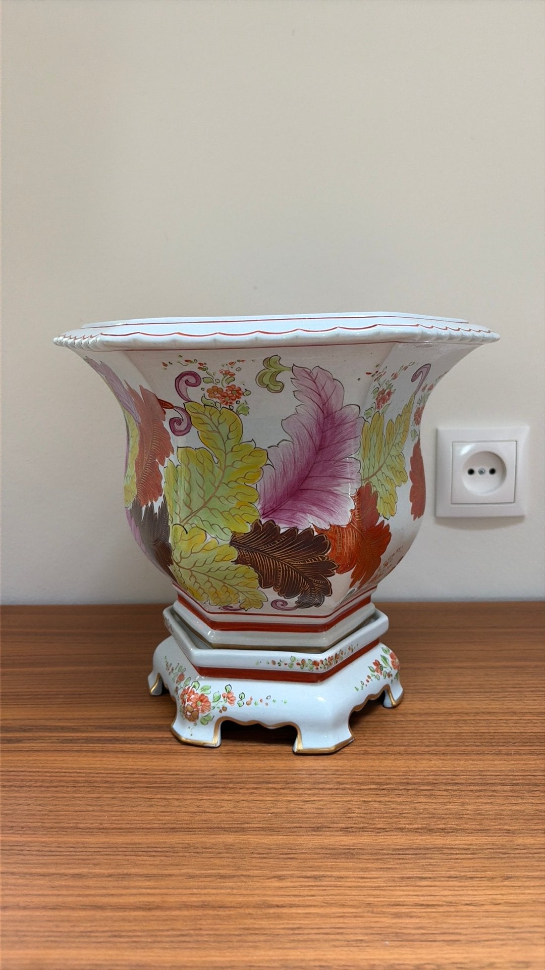 Antieke chinese handbeschilderde cachepot op voet, Antiek en Kunst, Ophalen of Verzenden
