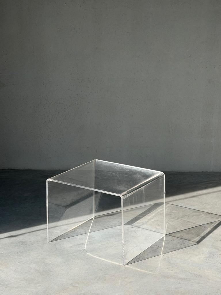 Vintage Plexiglas Bijzettafel - Mid-Century, Space Age Tafel, Ophalen of Verzenden, Rond, Minder dan 55 cm, 45 tot 60 cm