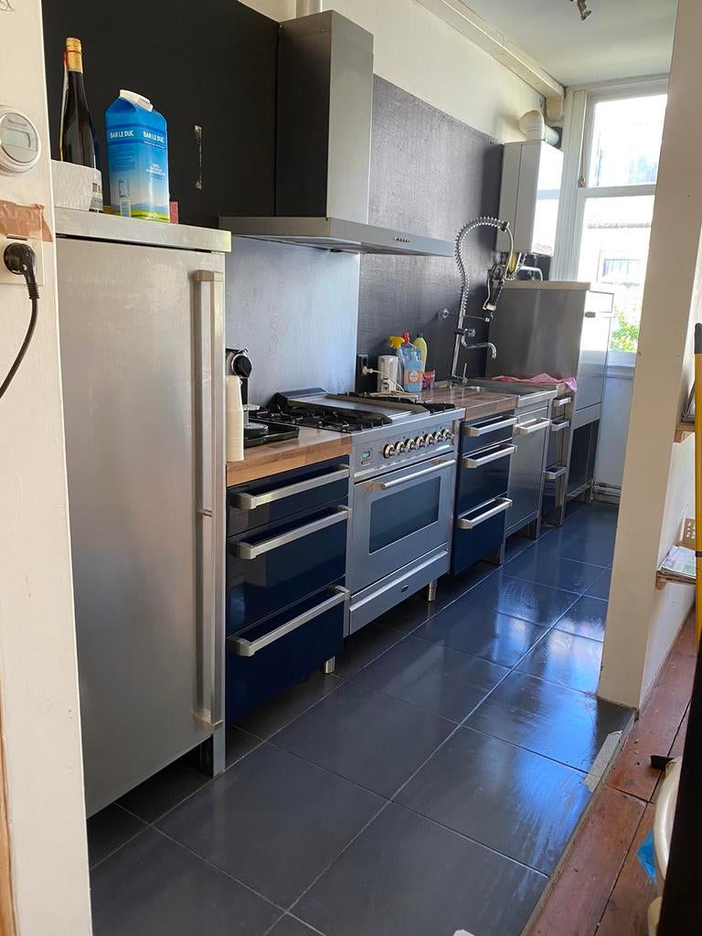 Keuken met boretti gasfornuis en spoelmachine, Ophalen, Zo goed als nieuw