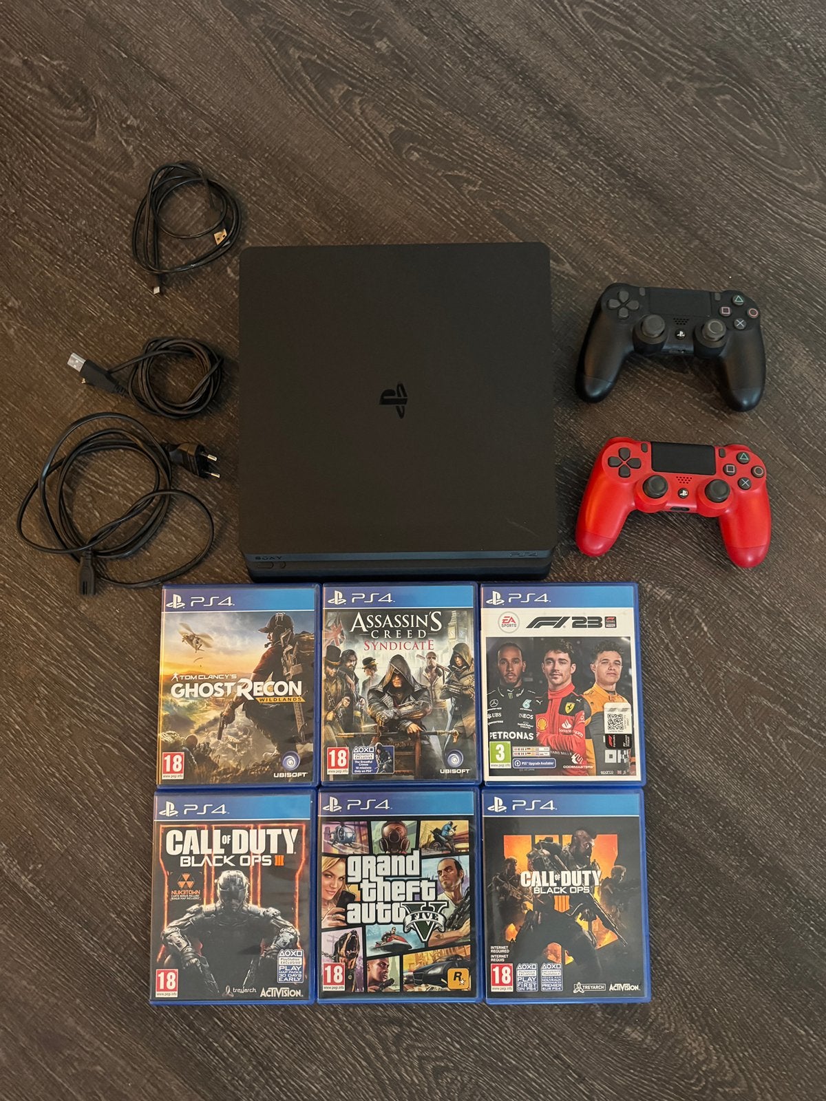 PlayStation 4 Slim met 2 controllers en 6 games, Avontuur en Actie, Gebruikt, Vanaf 18 jaar, 1 speler
