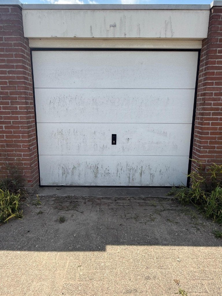 Garagebox te huur aangeboden per 1 juli in de Achtse Barrier