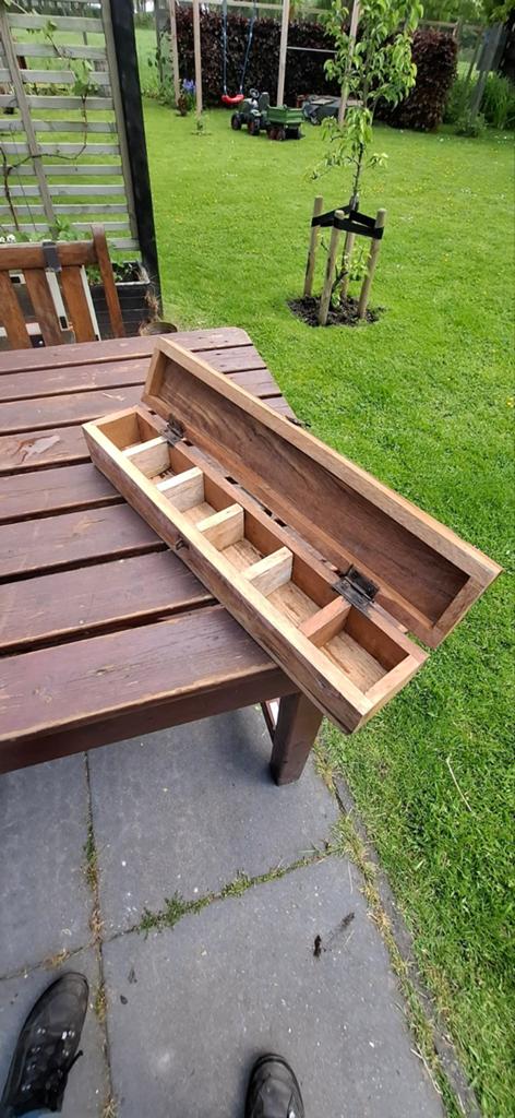 Vintage houten kistje met deksel, voorzien van vakjes, Gebruikt, Ophalen of Verzenden, Plank, Minder dan 200 cm