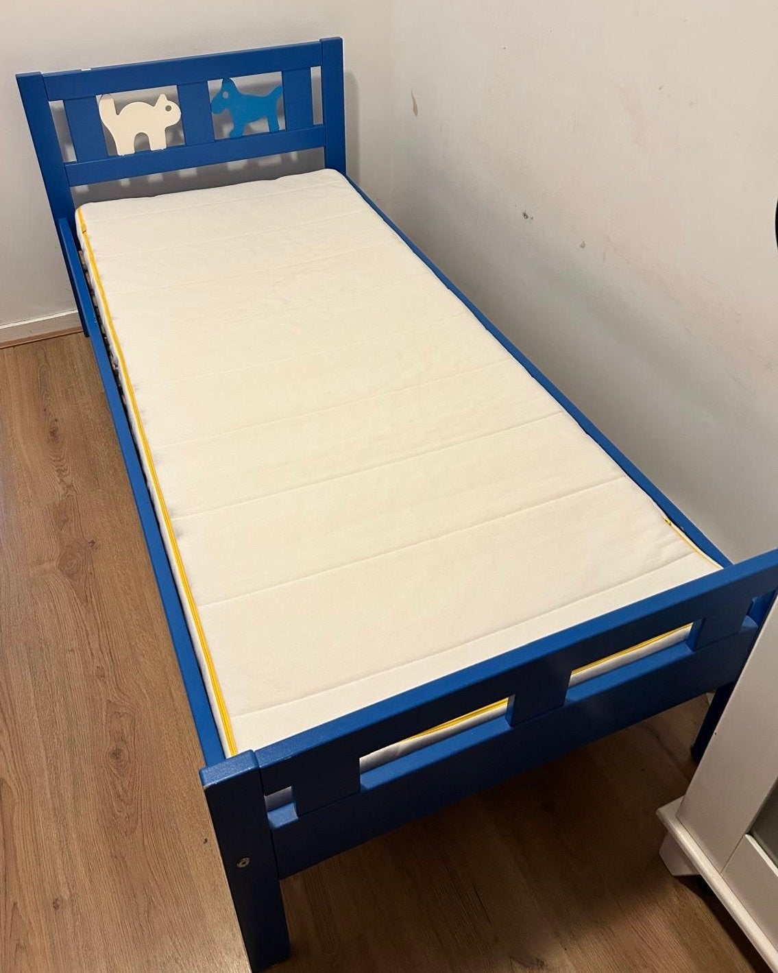IKEA Kritter kinderbed blauw met matras, Ophalen, Gebruikt, 70 tot 85 cm, Lattenbodem