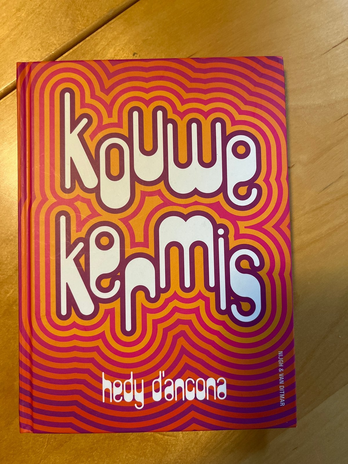 Kouwe Kermis - Hedy d'Ancona (Nijgh & Van Ditmar), Ophalen of Verzenden, Zo goed als nieuw, Nederland