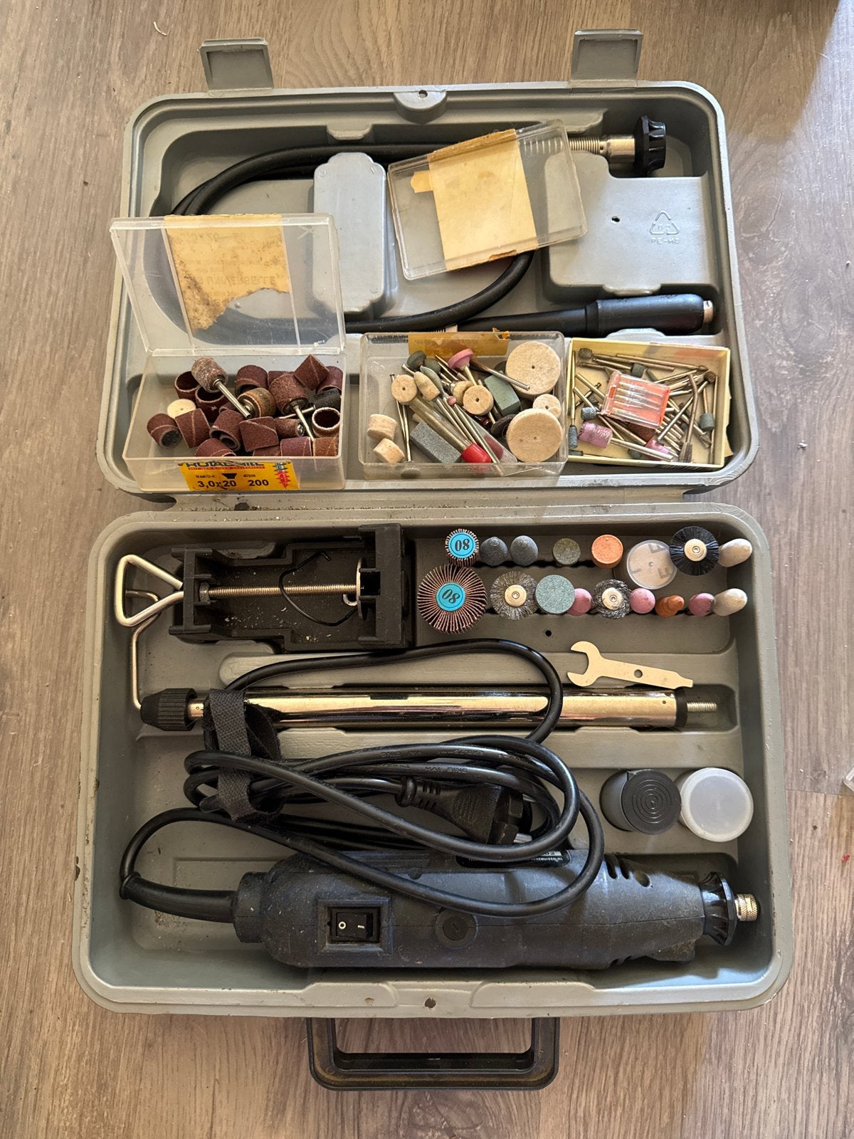 Multitool met accessoires - Gebruikt maar functioneel, Doe-het-zelf en Verbouw, Gereedschap | Handgereedschap, Ophalen, Gebruikt