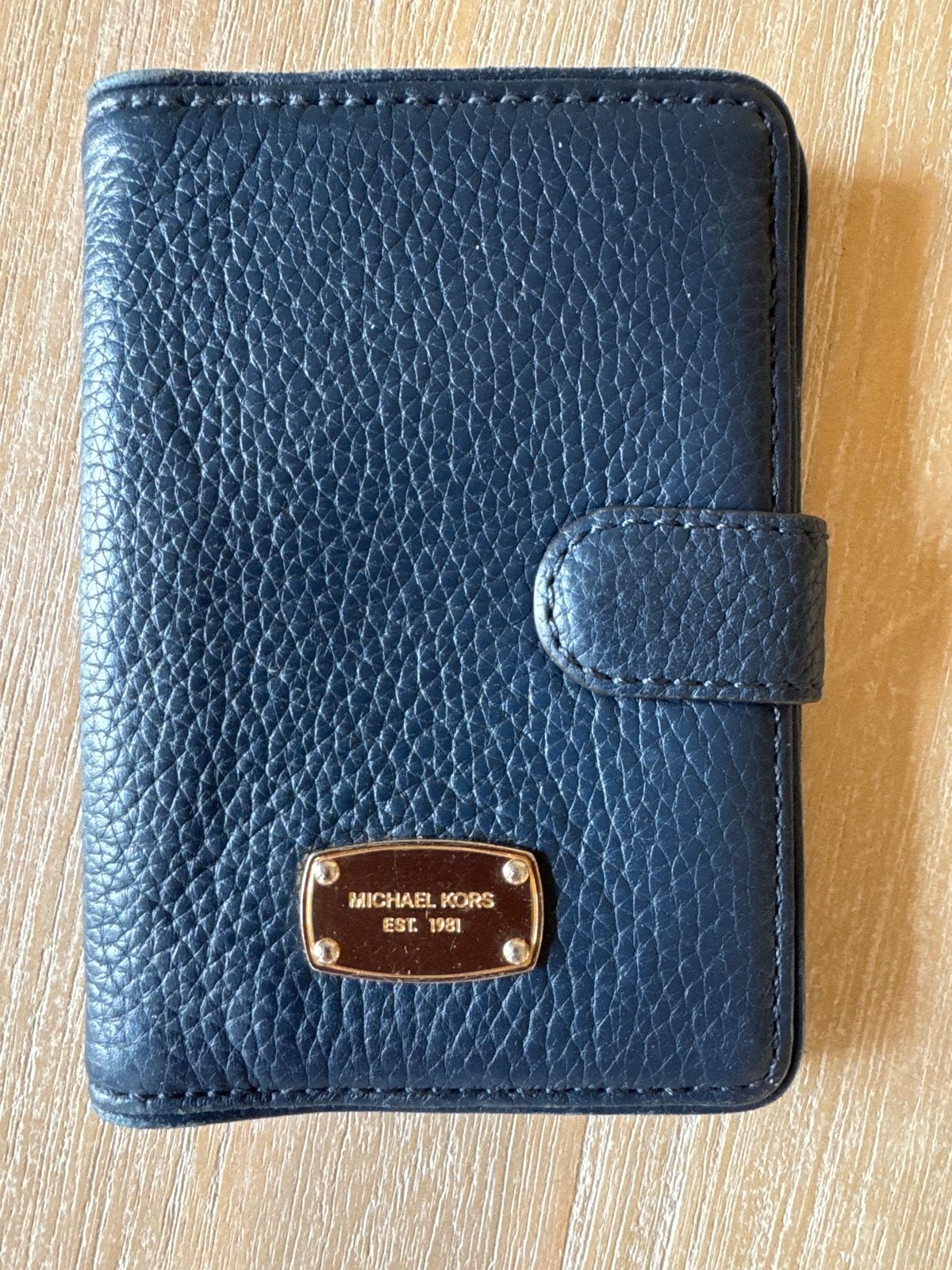 Michael Kors Paspoorthoesje - Donkerblauw Leer, Overige merken, Blauw, Ophalen of Verzenden, Zo goed als nieuw