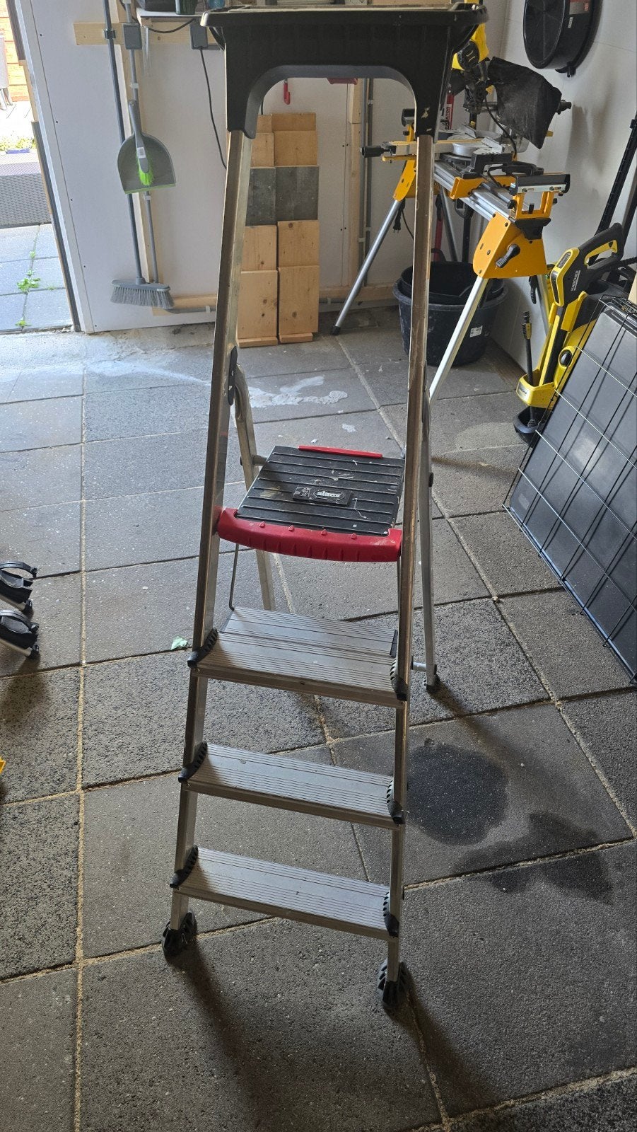 Altrex trapje met 3 treden en plateau, Ophalen of Verzenden